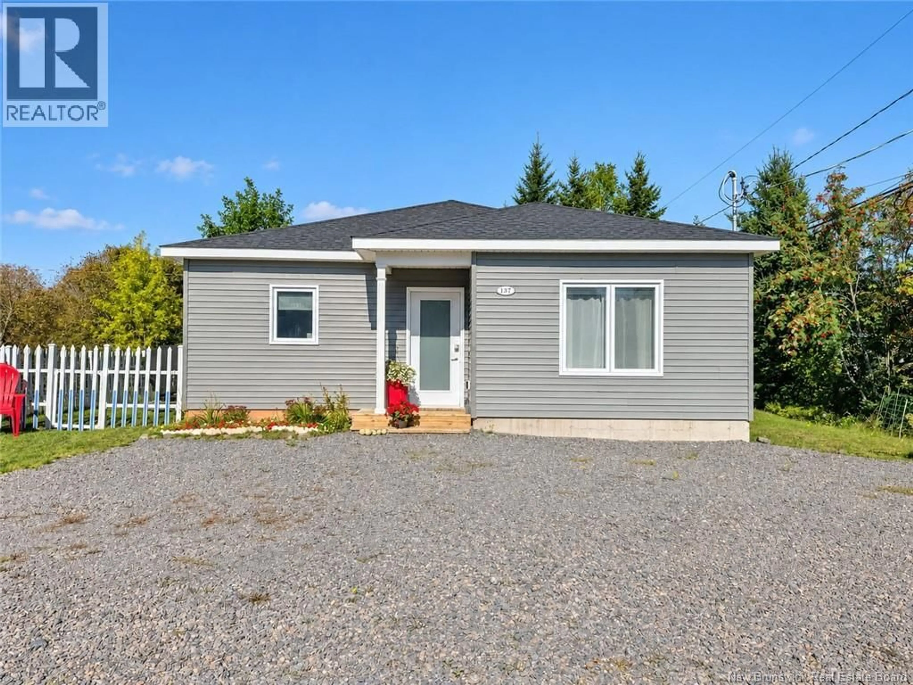 Home with vinyl exterior material, building for 137 LEBLANC AVENUE, Shediac New Brunswick E4P1Y6
