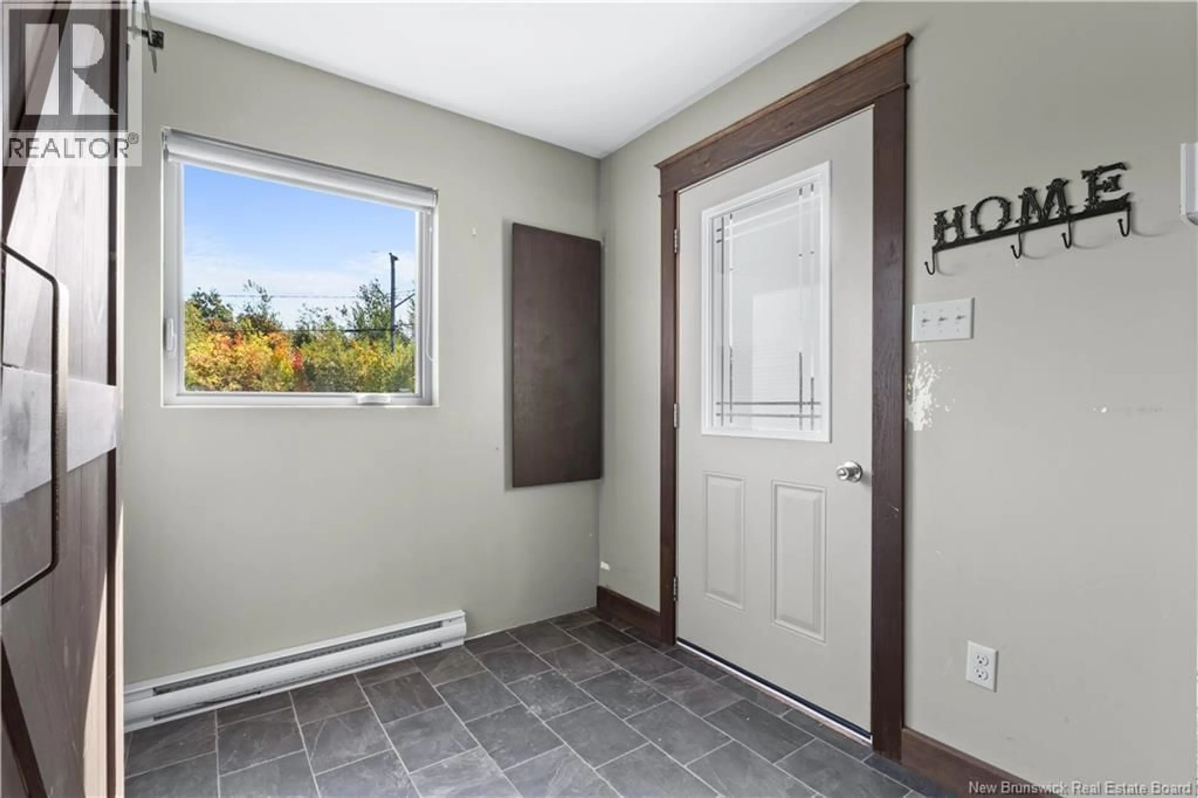 Indoor entryway for 7 SOLEIL LEVANT, Saint-Louis-De-Kent New Brunswick E4X1H4
