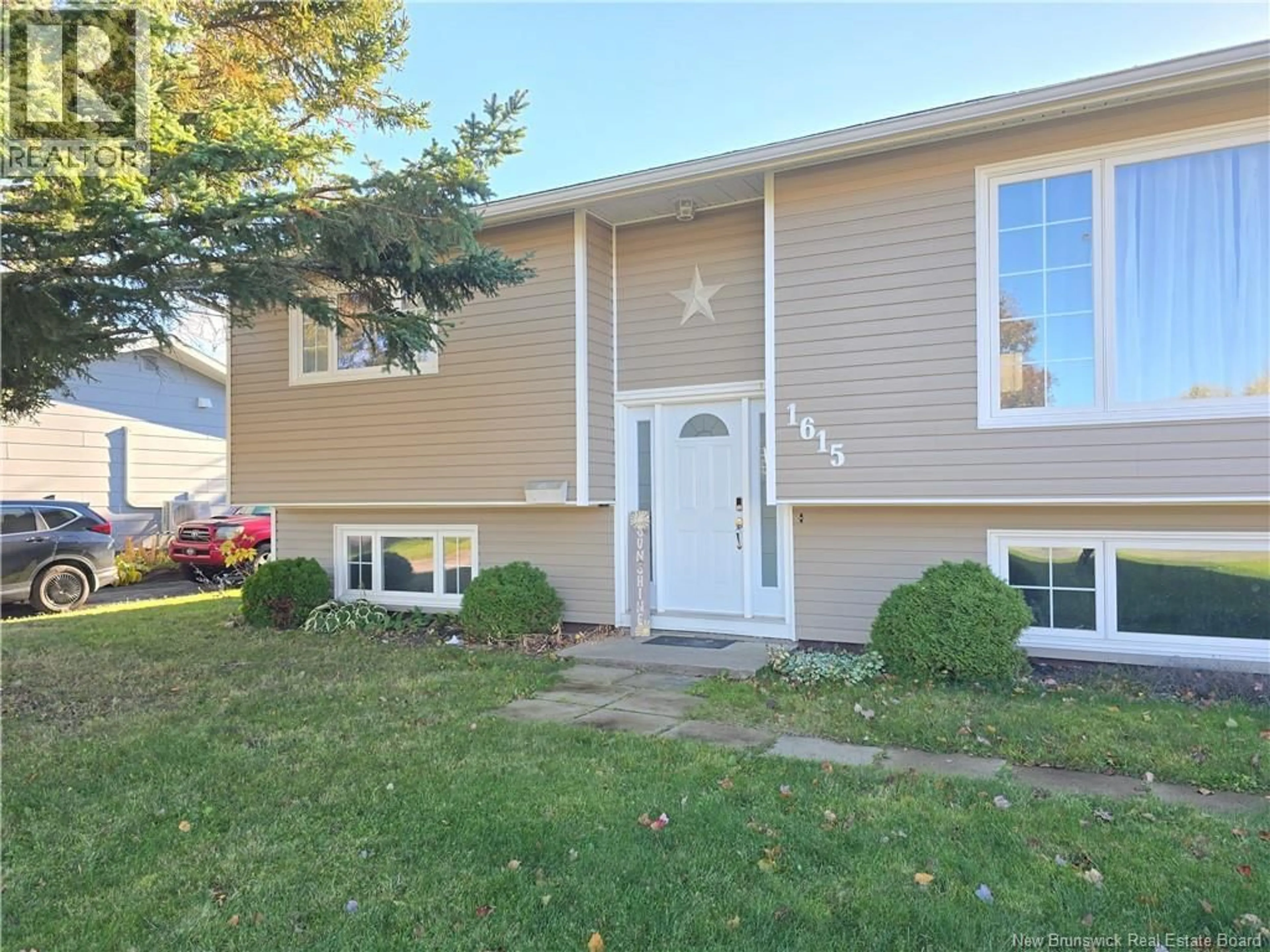 Home with vinyl exterior material, street for 1615 ALEXANDER, Bathurst New Brunswick E2A3R3