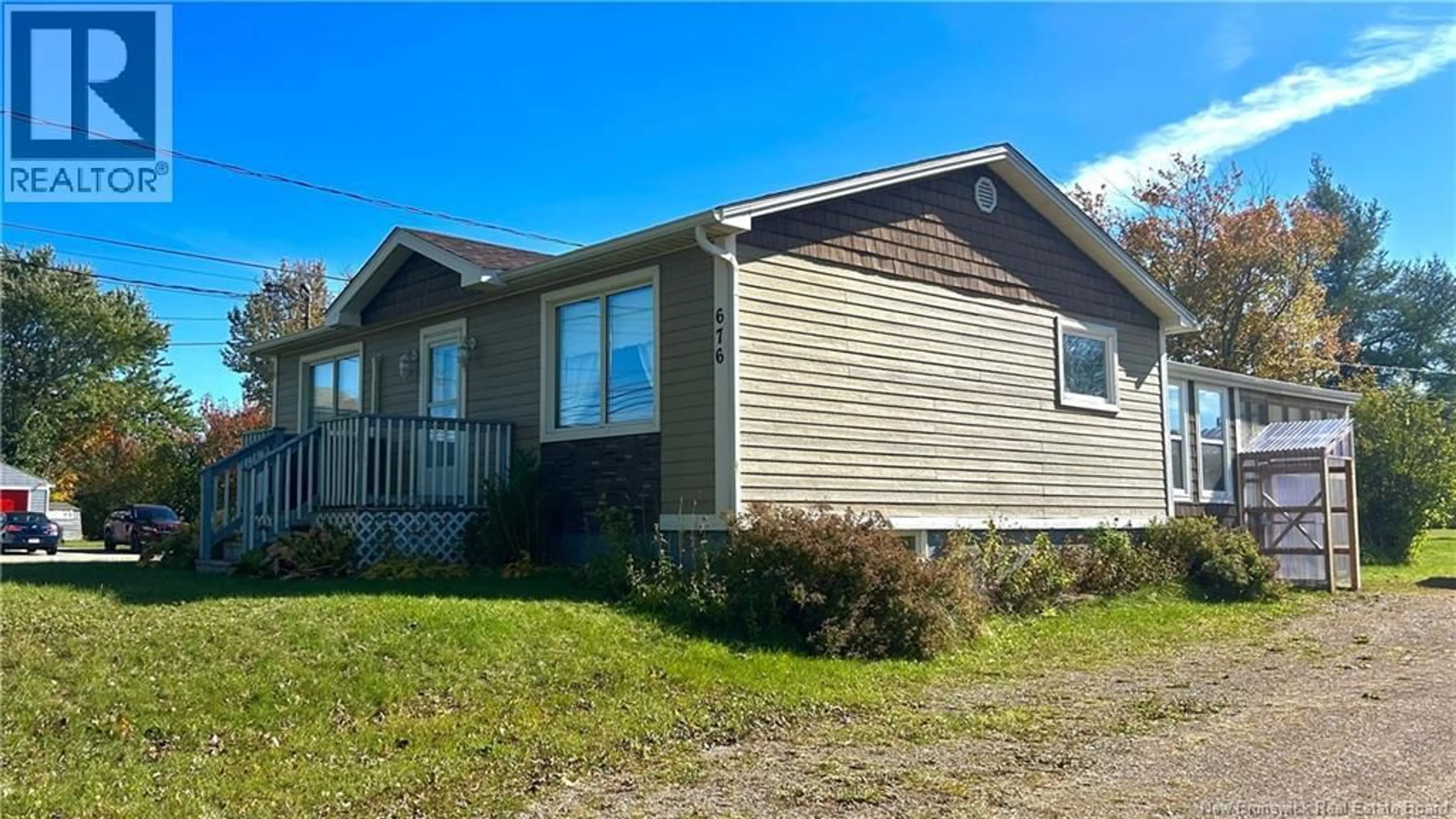Home with vinyl exterior material, building for 676 ST-PIERRE BOULEVARD, Caraquet New Brunswick E1W1A1