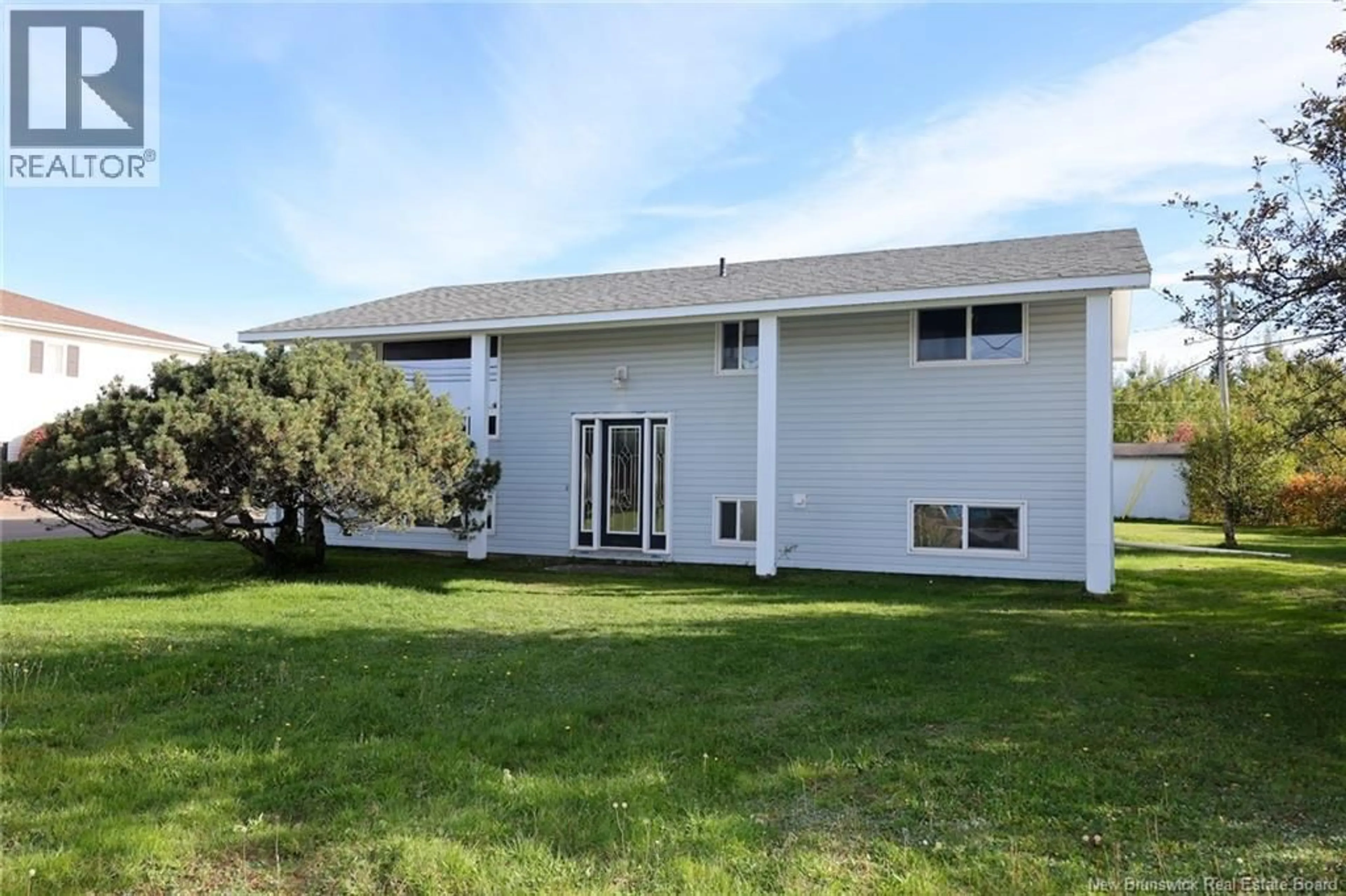 Home with vinyl exterior material, unknown for 683 ROUTE 133, Shediac New Brunswick E4P4Z9