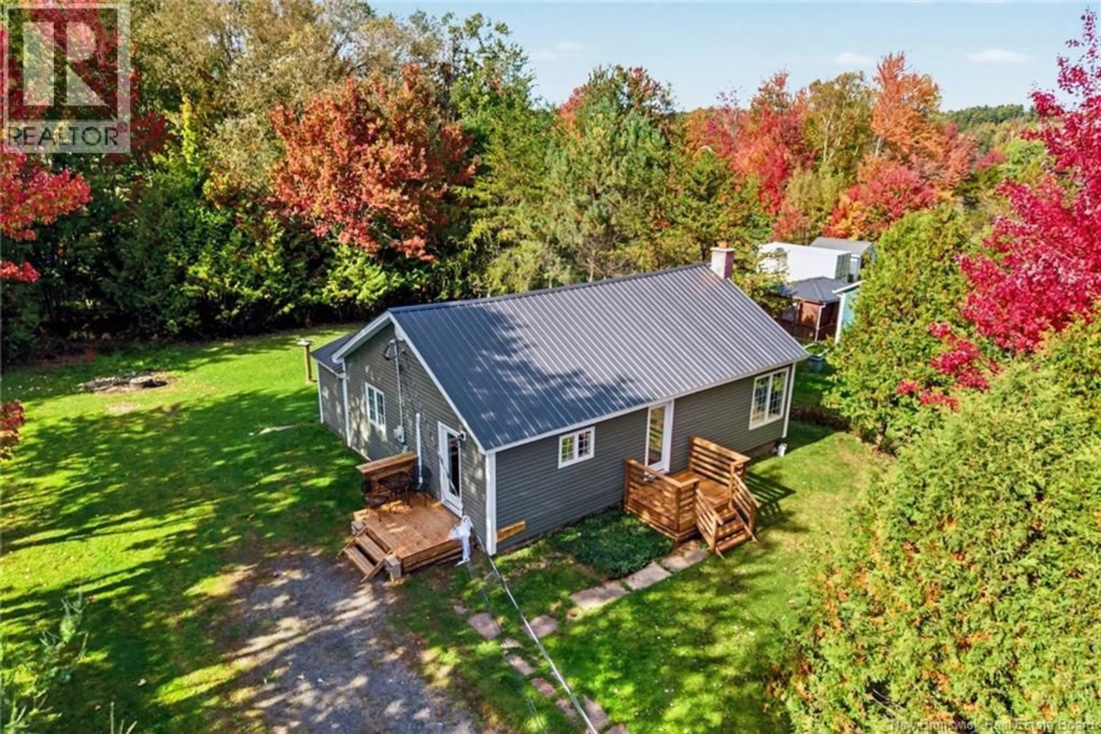 A pic from outside/outdoor area/front of a property/back of a property/a pic from drone, street for 26 CHESTNUT STREET, Minto New Brunswick E4B3L5