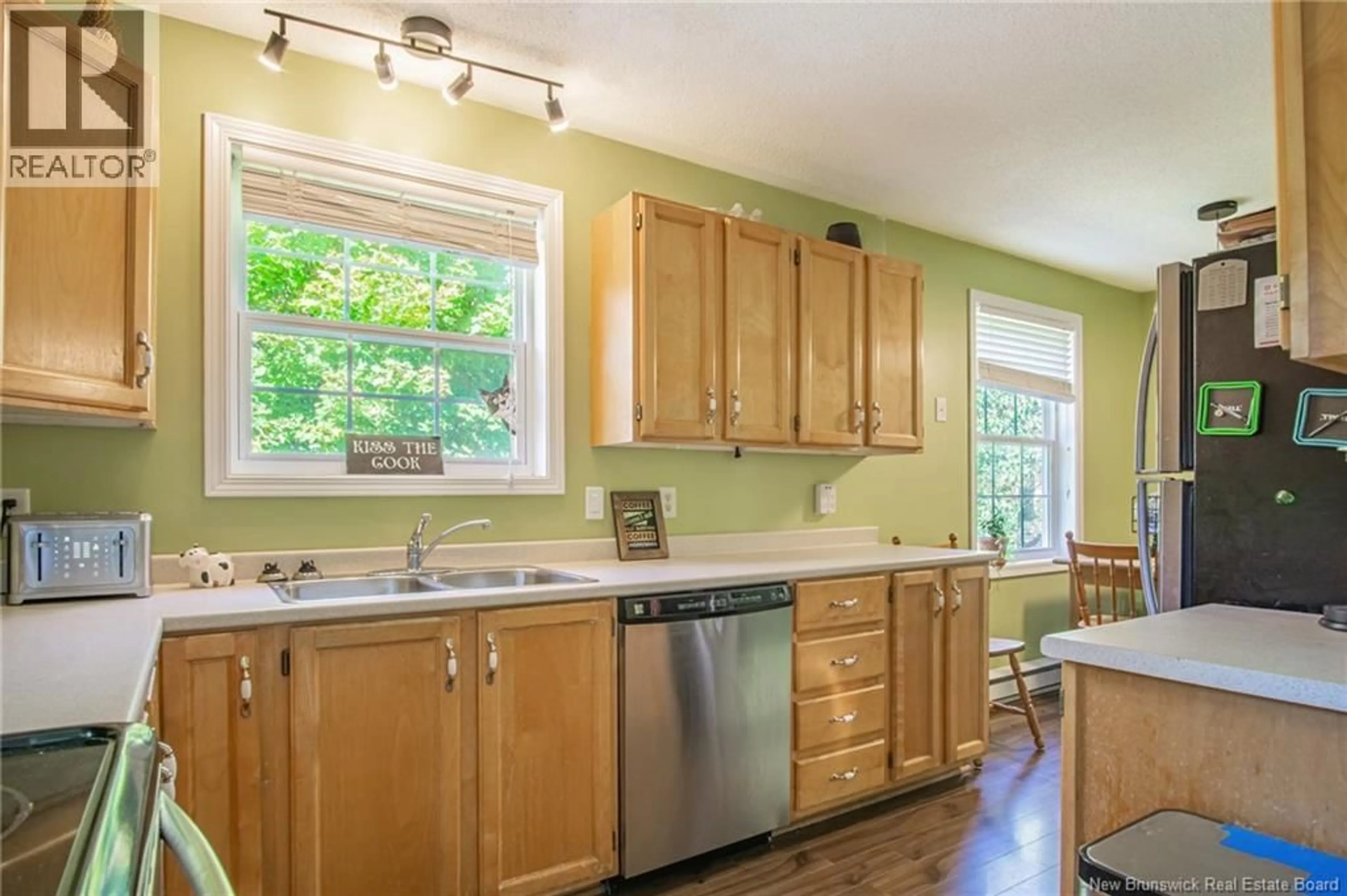 Standard kitchen, wood/laminate floor for 9 DUNN AVENUE, Saint Andrews New Brunswick E5B3V4