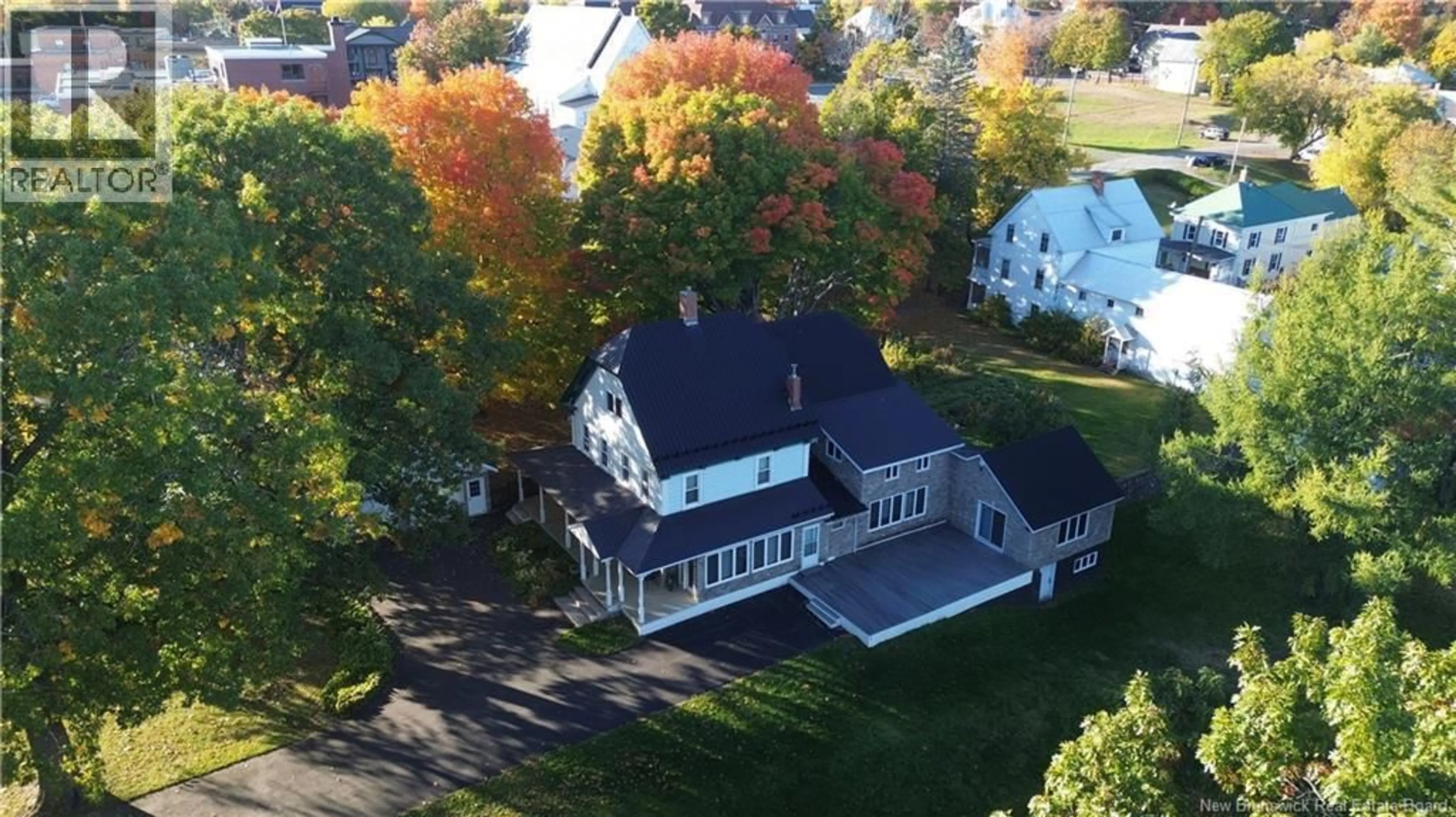 A pic from outside/outdoor area/front of a property/back of a property/a pic from drone, street for 113 REGENT STREET, Woodstock New Brunswick E7M5Z6