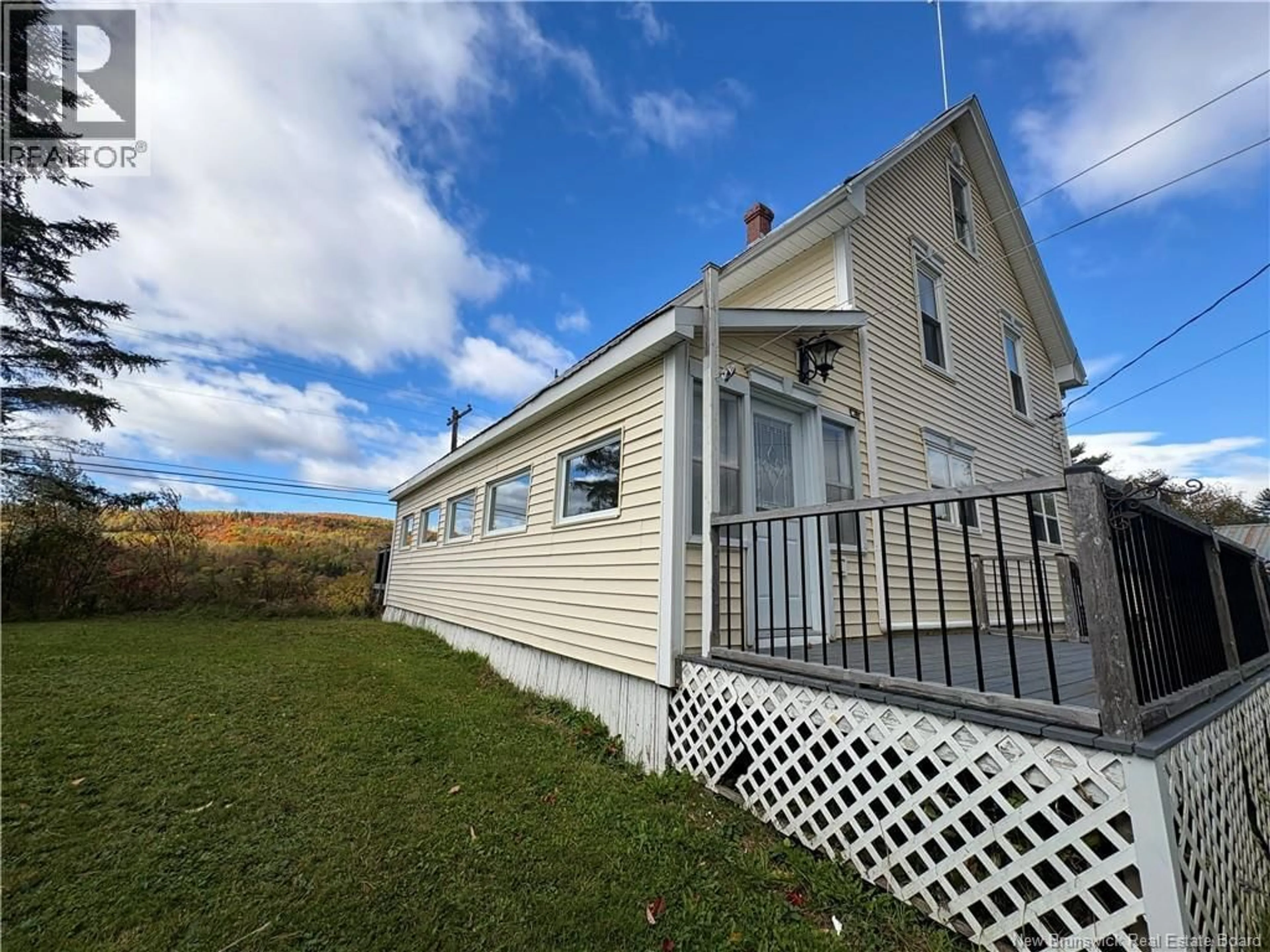 Home with vinyl exterior material, building for 15 UNDERHILL STREET, Stickney New Brunswick E7L4A3