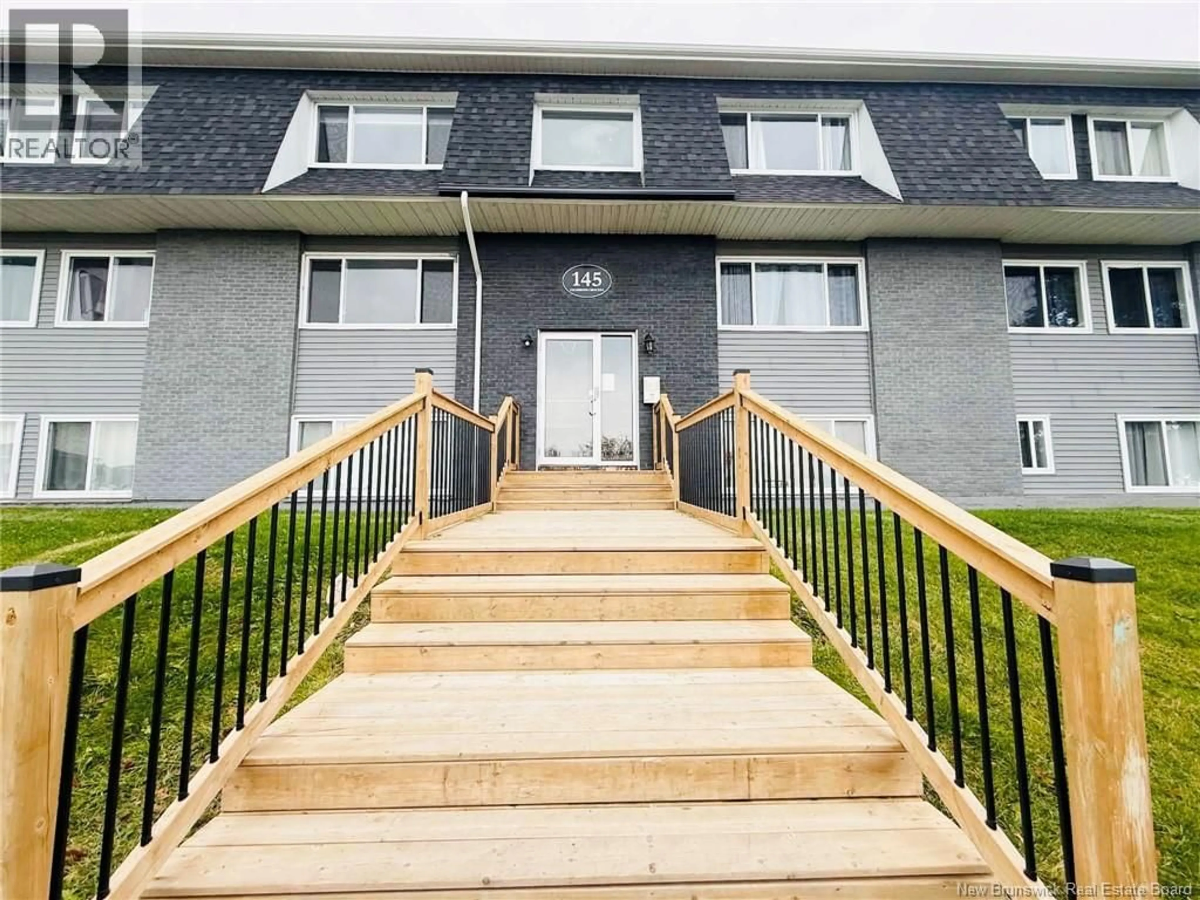 Stairs for 10 - 145 COLDBROOK CRESCENT, Saint John New Brunswick E2J3Z3