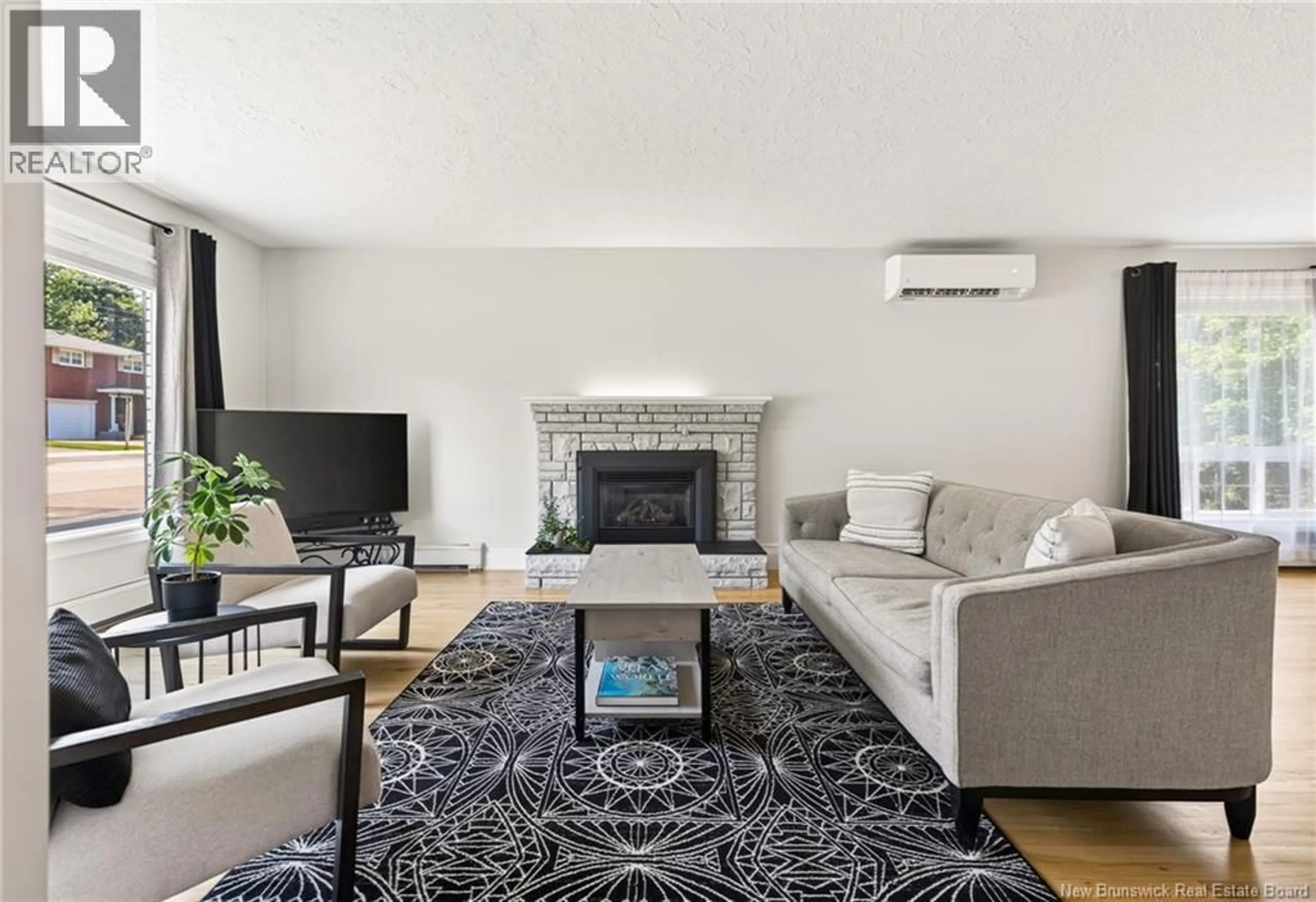 Living room with furniture, unknown for 31 ALEXANDER AVENUE, Moncton New Brunswick E1E1T3