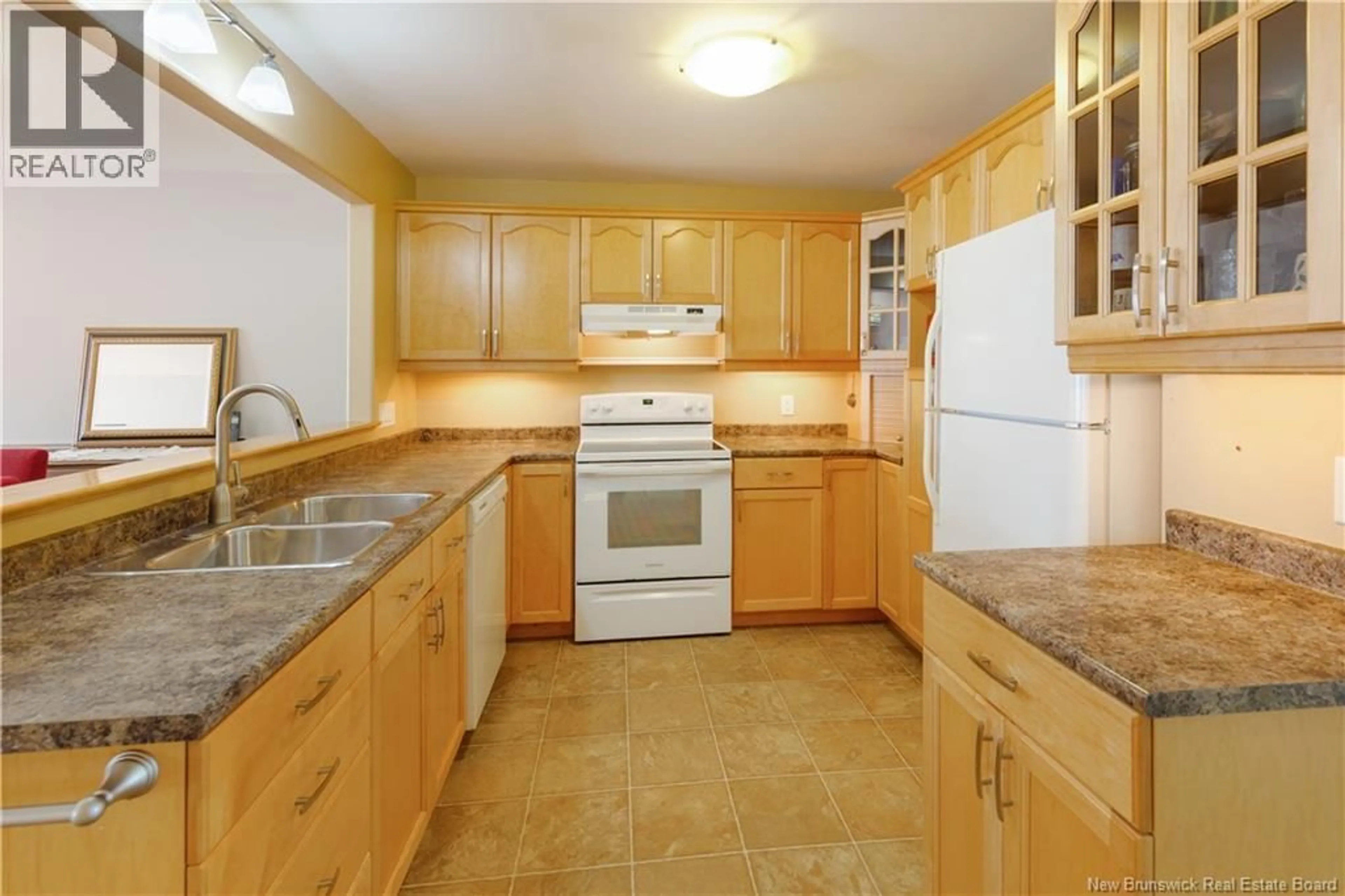 Standard kitchen, ceramic/tile floor for 43 DOMÉTHILDE CRESCENT, Dieppe New Brunswick E1A7R4