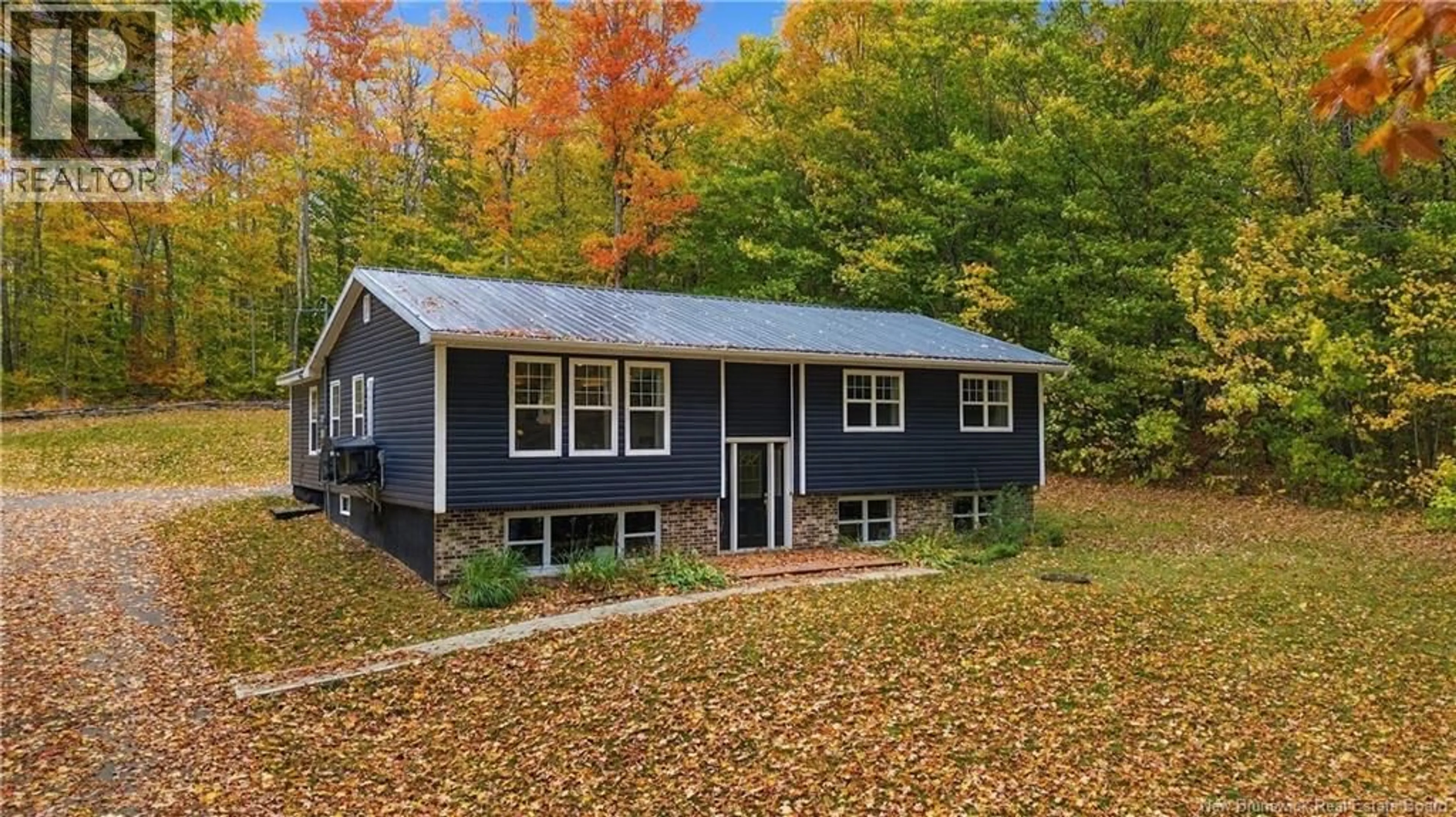 Home with vinyl exterior material, street for 21 MOUNTAIN VIEW CRESCENT, Oakland New Brunswick E7L2V9