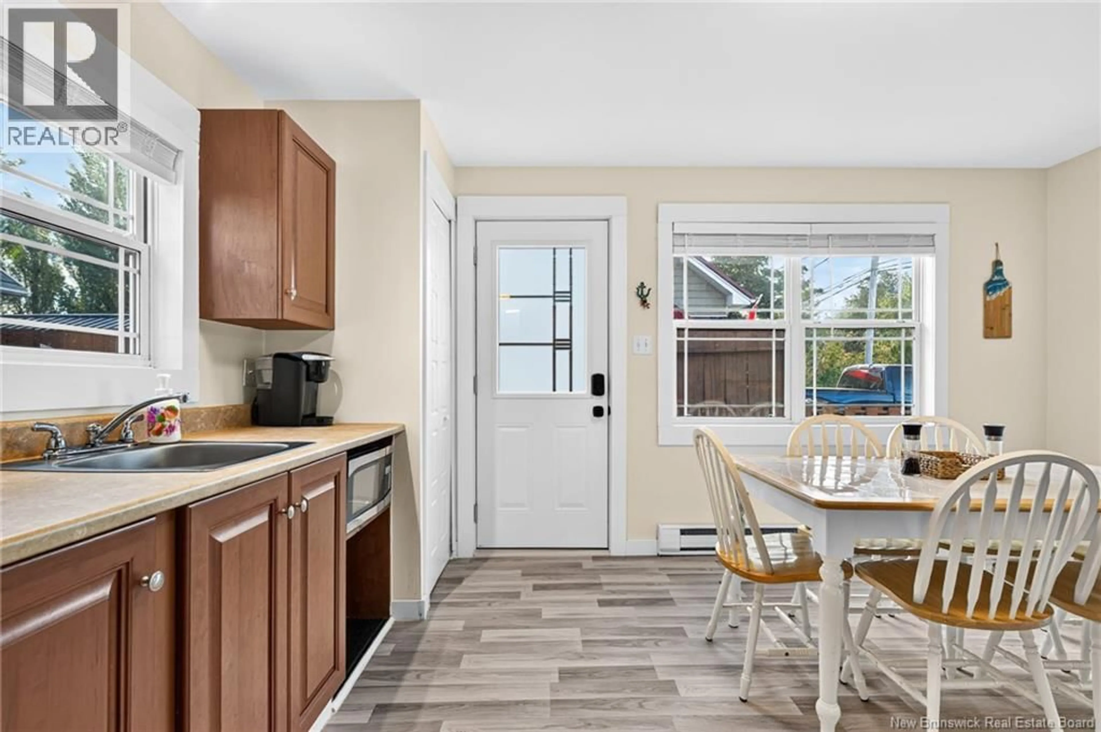 Standard kitchen, unknown for 27 BRYDGES, Pointe-Du-Chêne New Brunswick E4P3X7
