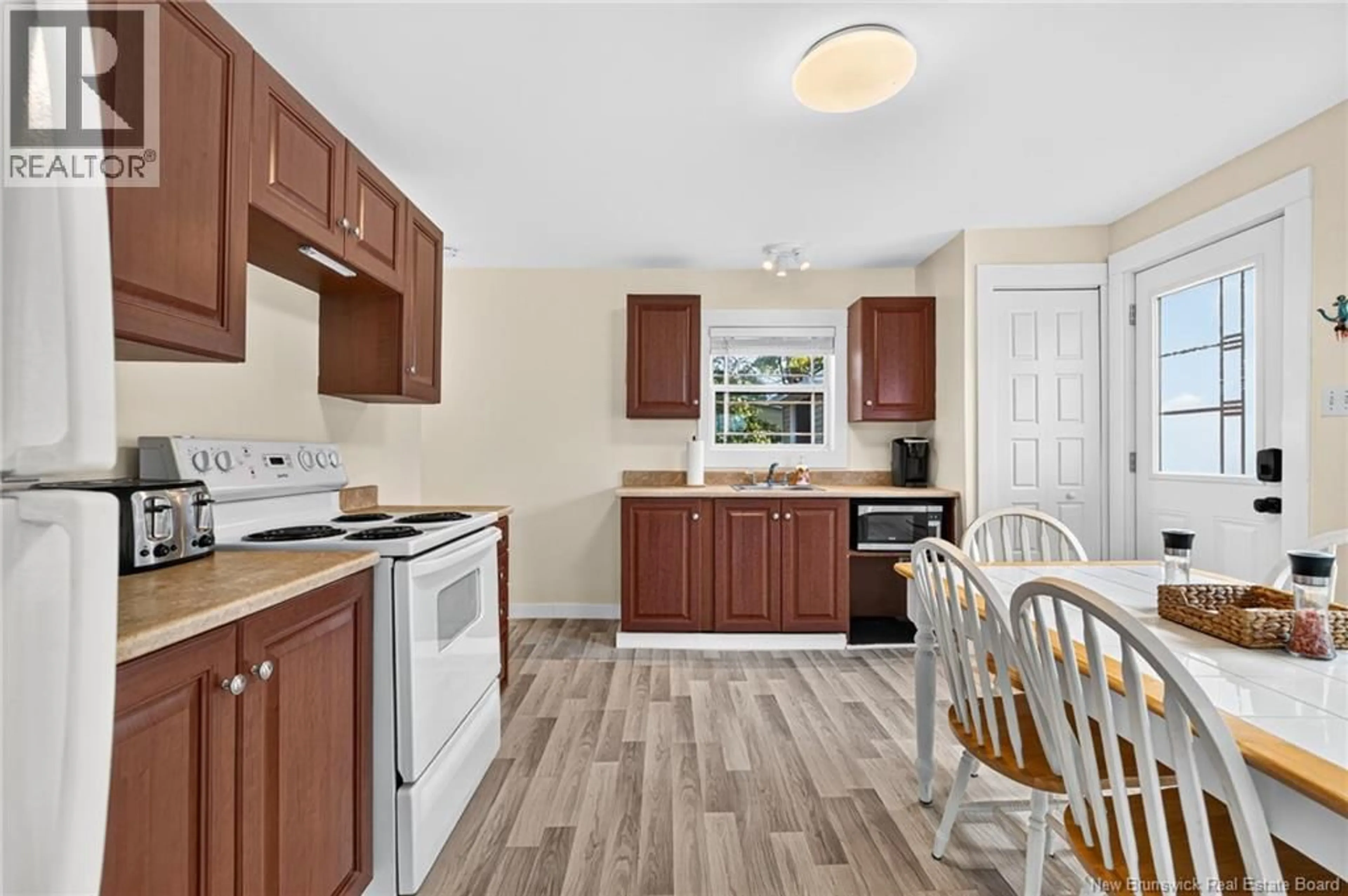 Standard kitchen, unknown for 27 BRYDGES, Pointe-Du-Chêne New Brunswick E4P3X7