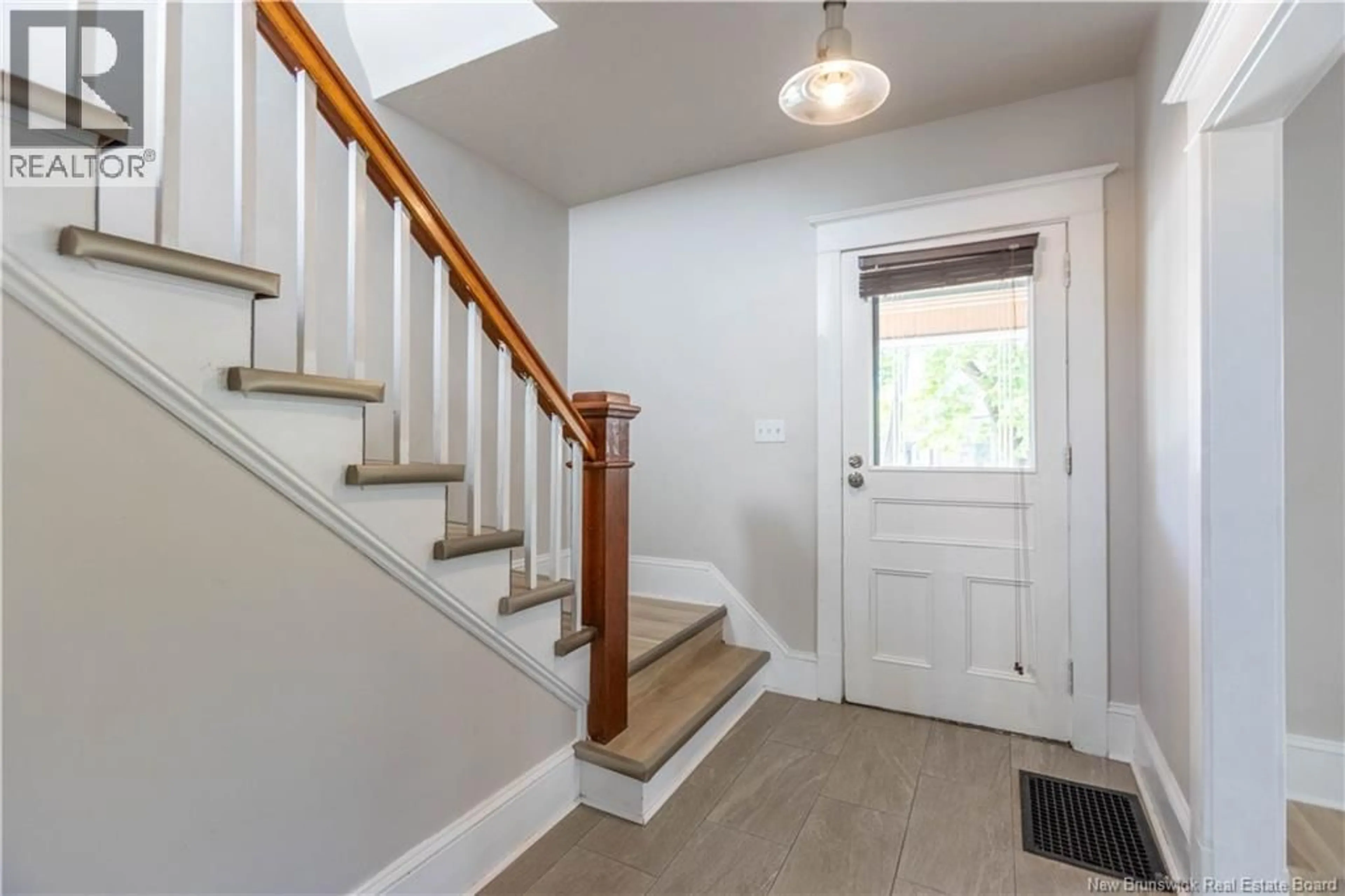 Indoor entryway for 73 JOHN STREET, Moncton New Brunswick E1C2H2