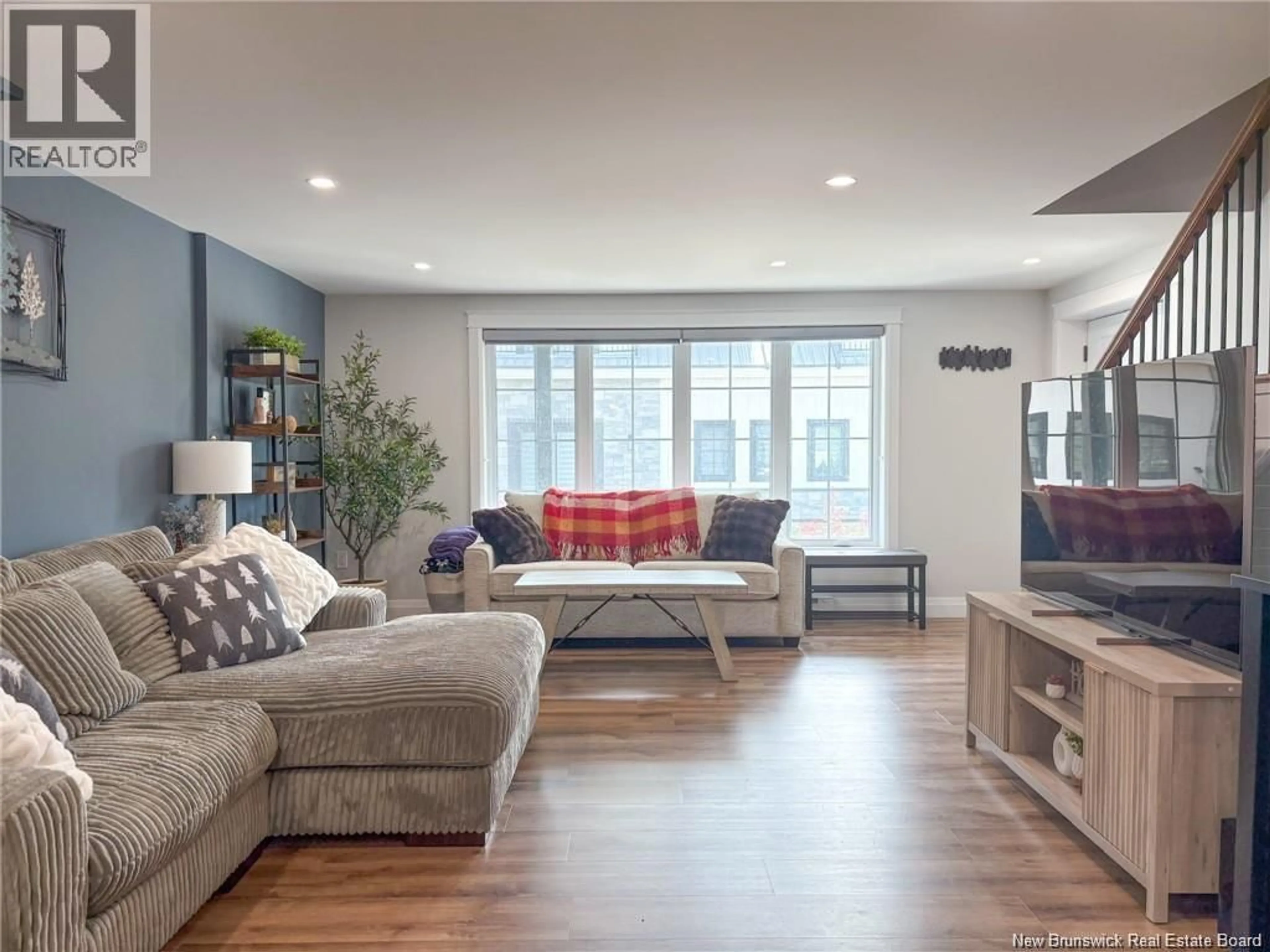 Living room with furniture, unknown for 202 - 24 RIVERVIEW DRIVE, Somerville New Brunswick E7P3B4