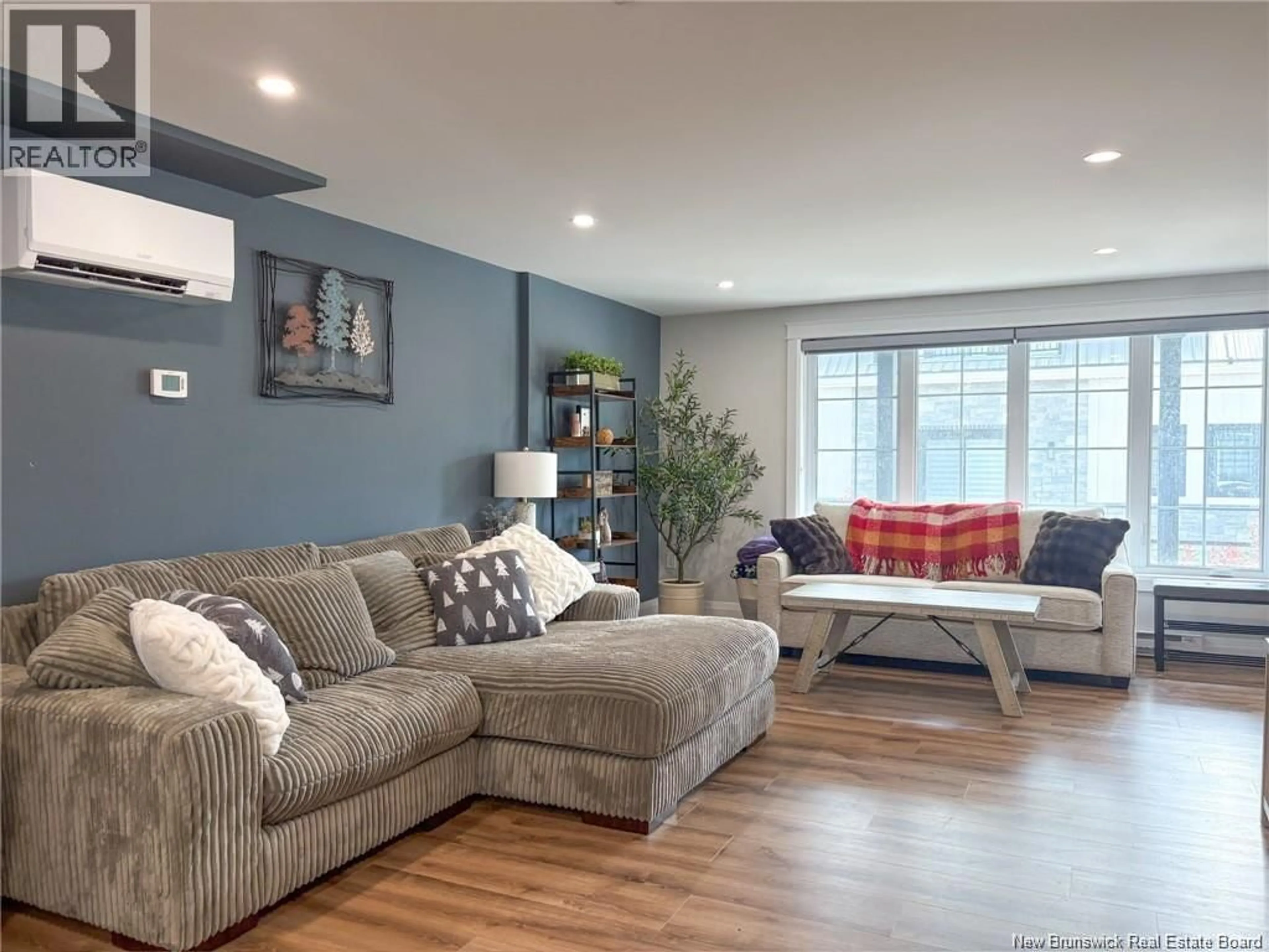 Living room with furniture, unknown for 202 - 24 RIVERVIEW DRIVE, Somerville New Brunswick E7P3B4