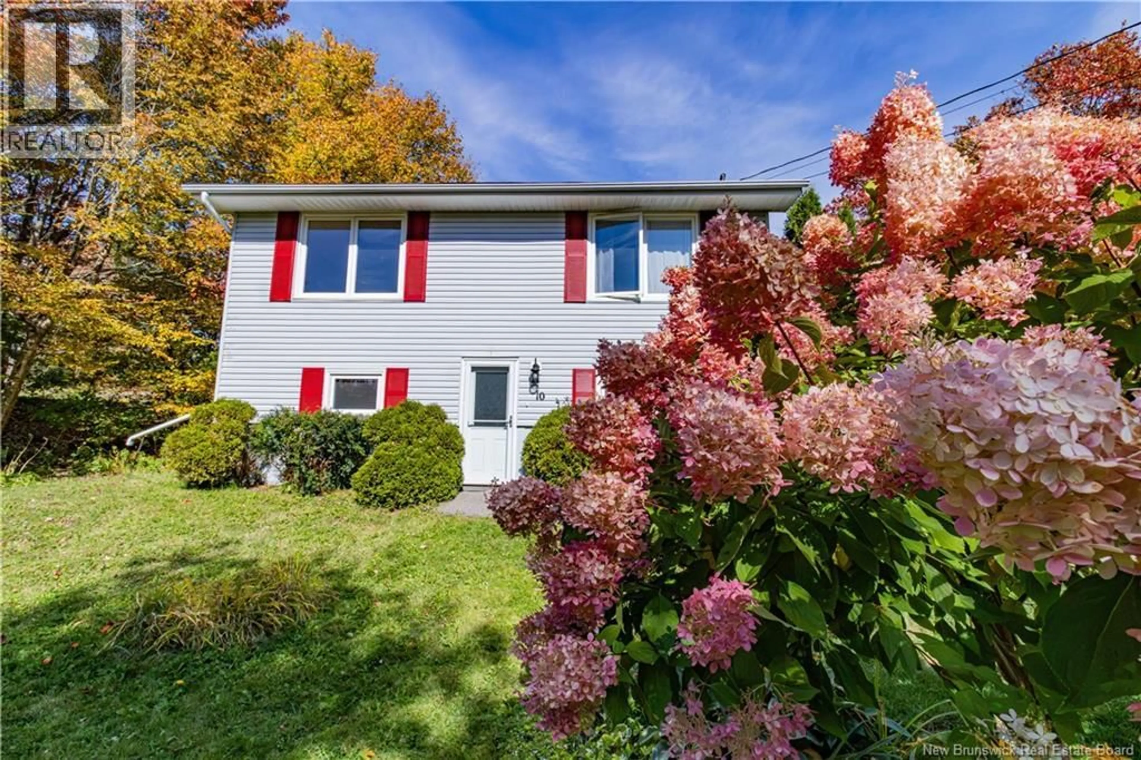 Home with vinyl exterior material, street for 10 BIRCH LANE, Willow Grove New Brunswick E2S1K5