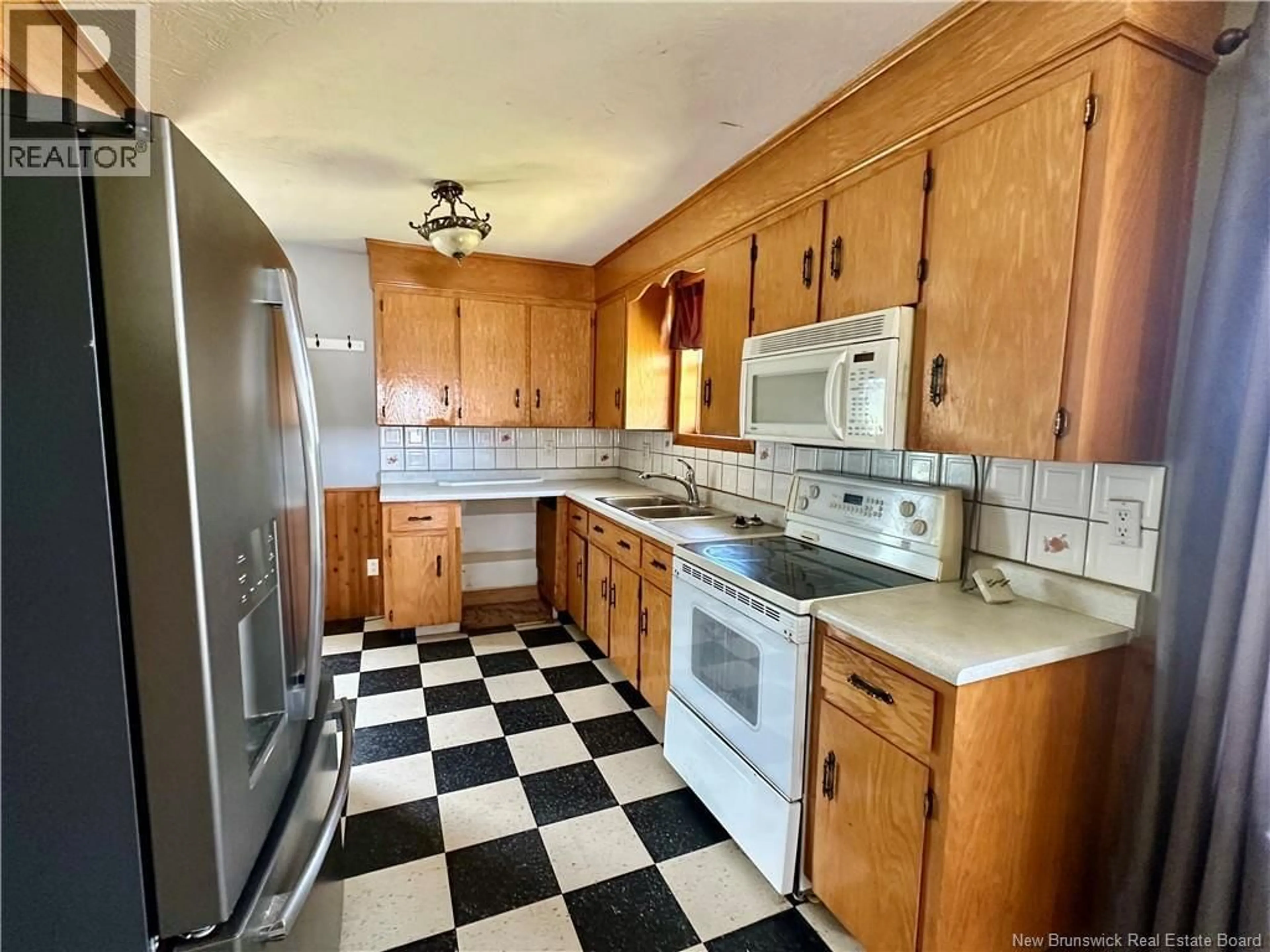 Standard kitchen, ceramic/tile floor for 2379 ROUTE 510, Targettville New Brunswick E4T1S6