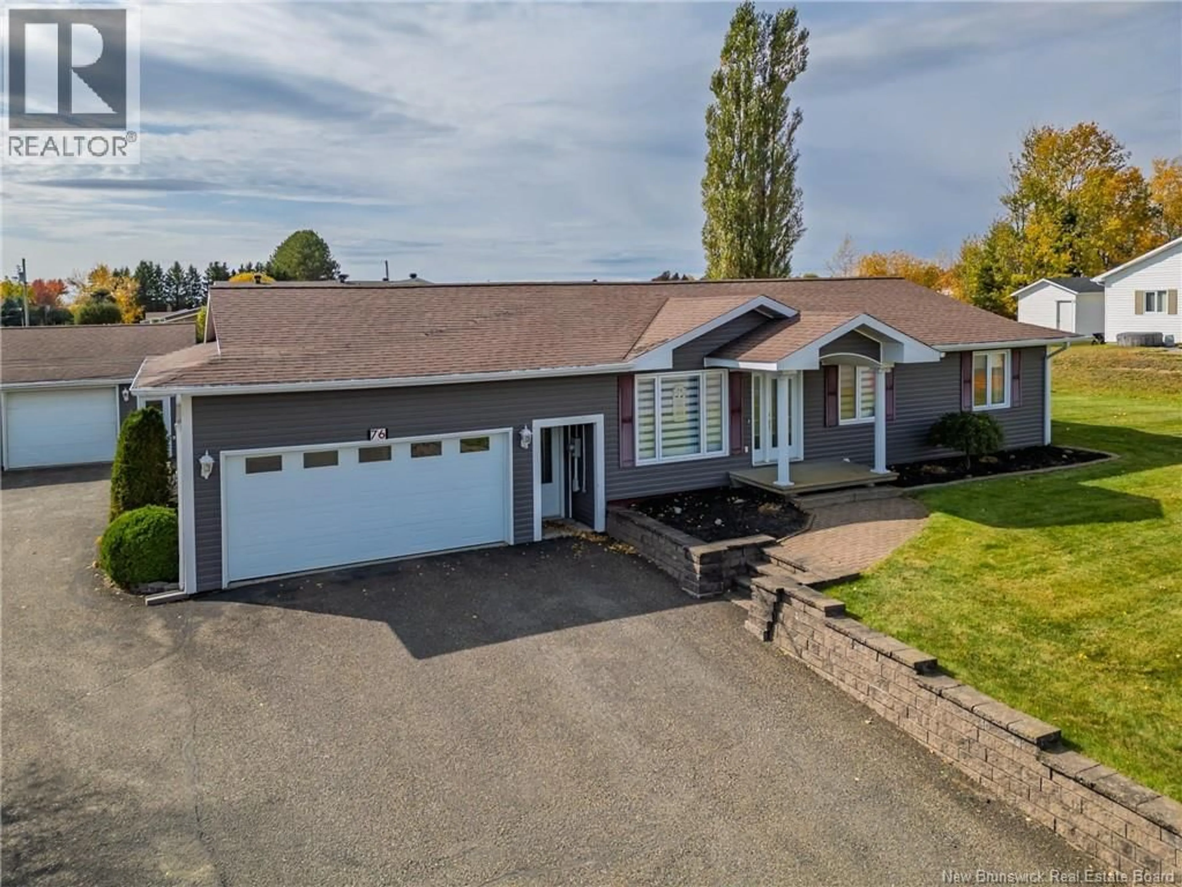A pic from outside/outdoor area/front of a property/back of a property/a pic from drone, street for 76 RUE MCCLURE, Grand-Sault/Grand Falls New Brunswick E3Y1B2