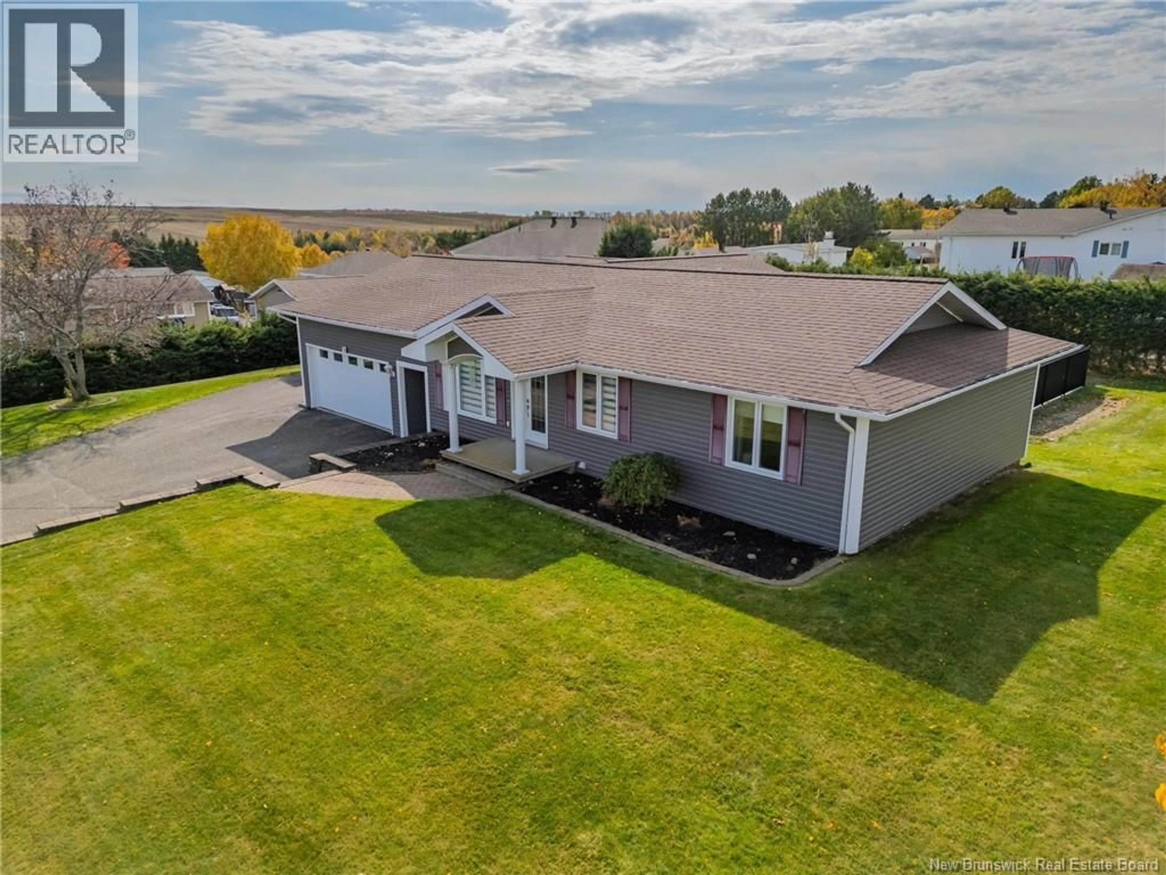 A pic from outside/outdoor area/front of a property/back of a property/a pic from drone, water/lake/river/ocean view for 76 RUE MCCLURE, Grand-Sault/Grand Falls New Brunswick E3Y1B2