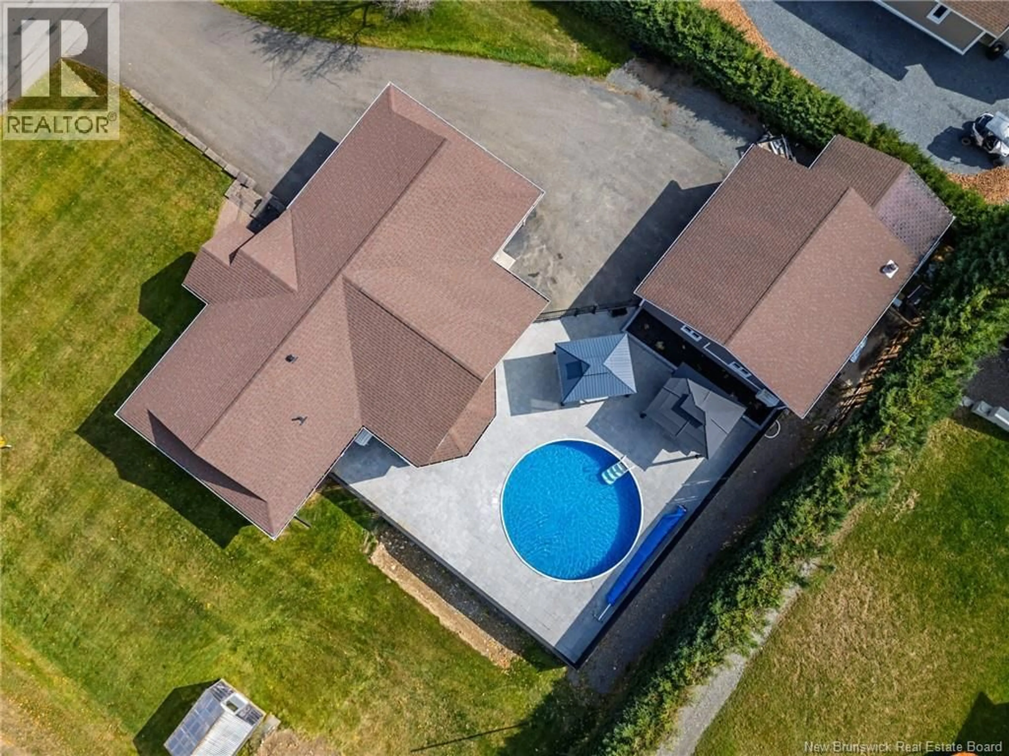 A pic from outside/outdoor area/front of a property/back of a property/a pic from drone, street for 76 RUE MCCLURE, Grand-Sault/Grand Falls New Brunswick E3Y1B2