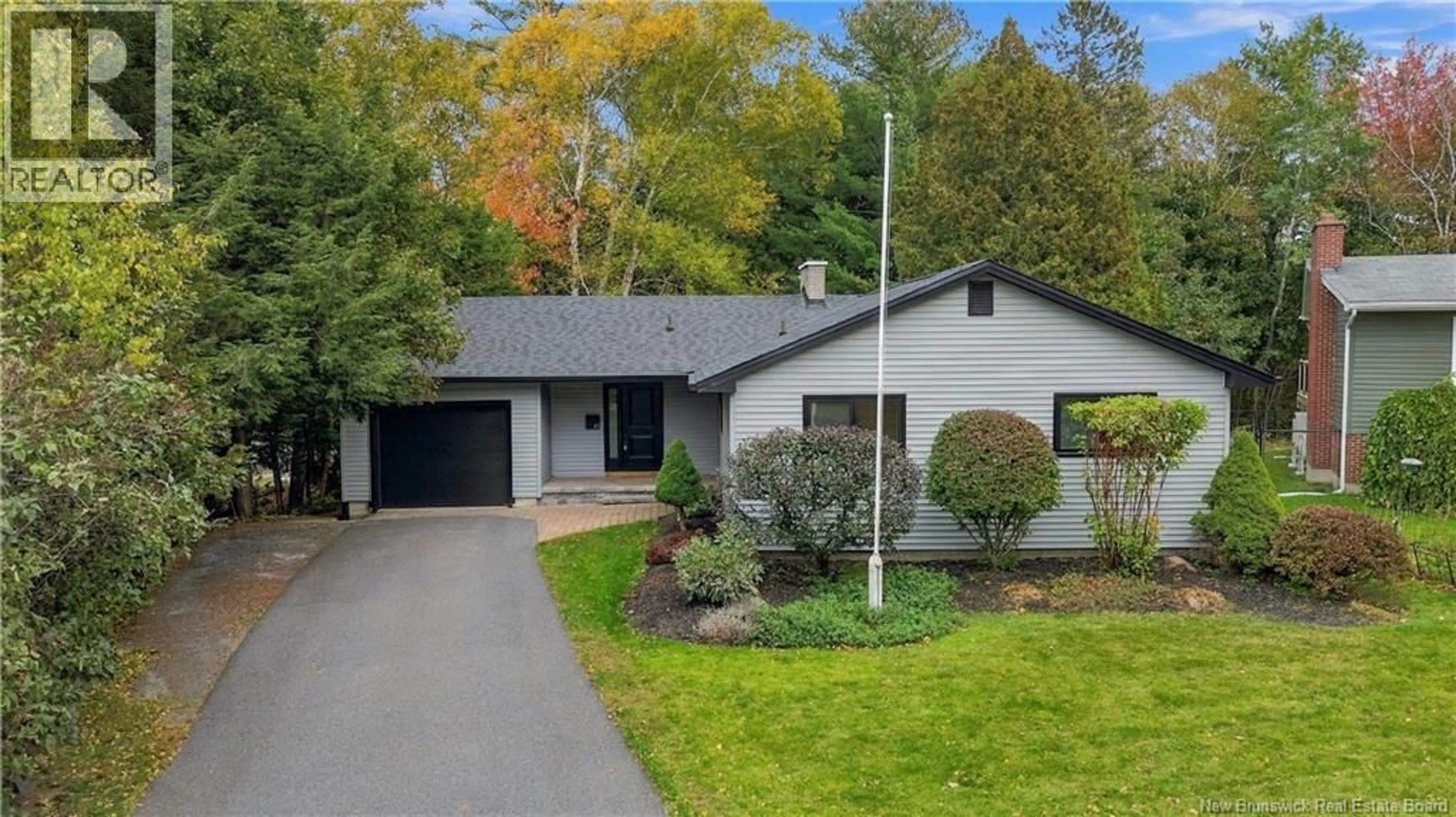Home with vinyl exterior material, street for 41 SIMCOE COURT, Fredericton New Brunswick E3B2W9