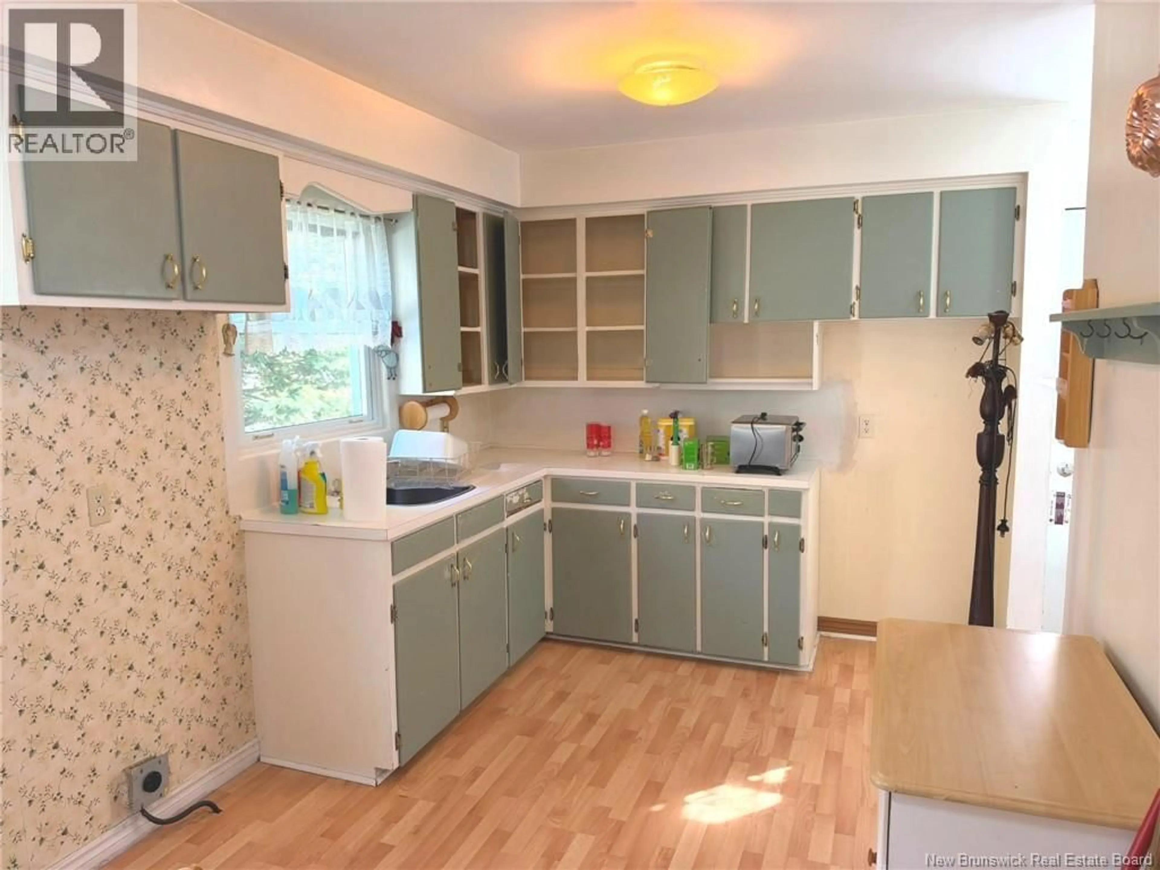 Standard kitchen, wood/laminate floor for 107 KENMORE DRIVE, Moncton New Brunswick E1A4J8
