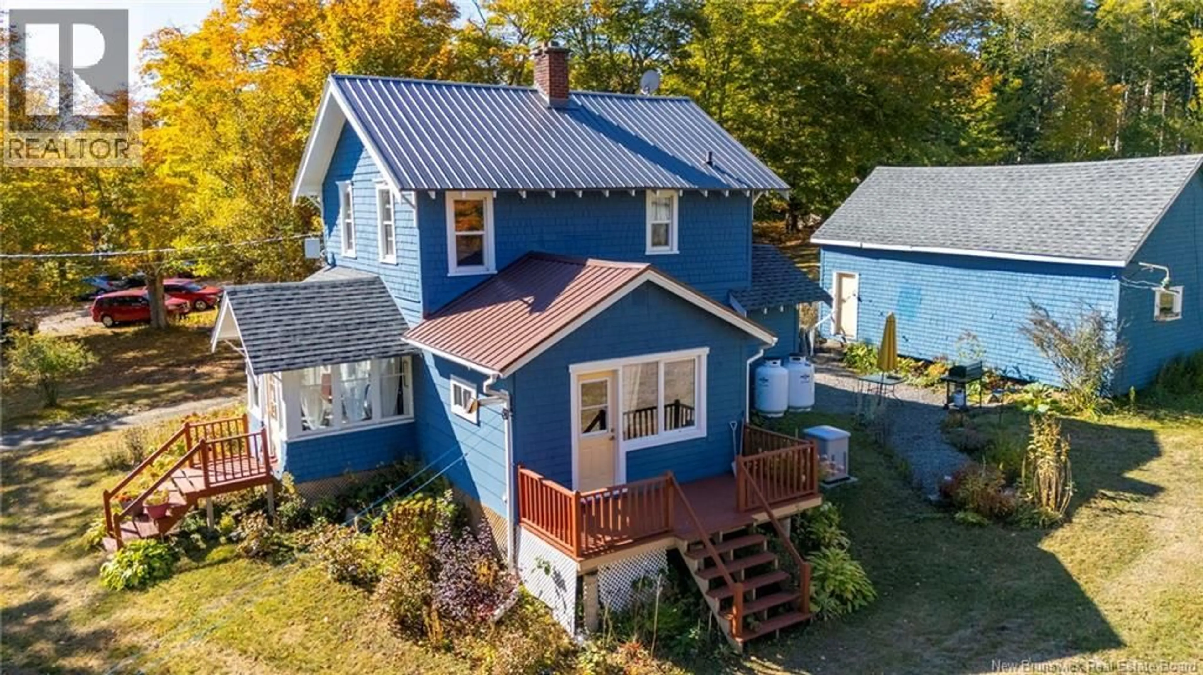 A pic from outside/outdoor area/front of a property/back of a property/a pic from drone, unknown for 3988 ROUTE 114, Hopewell Cape New Brunswick E4H3K1
