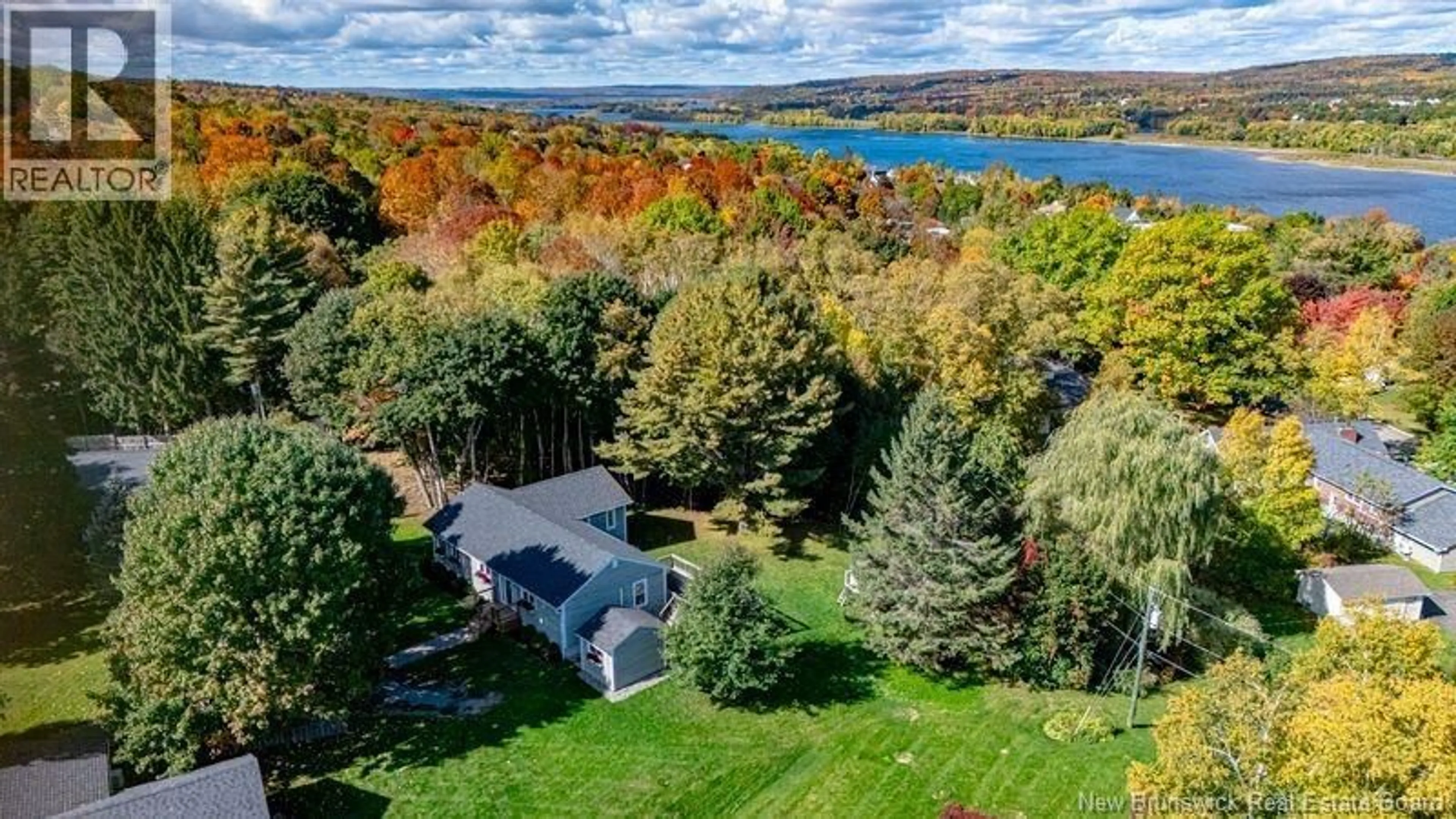 A pic from outside/outdoor area/front of a property/back of a property/a pic from drone, water/lake/river/ocean view for 31 RIVERVIEW DRIVE, Fredericton New Brunswick E3B5Y9