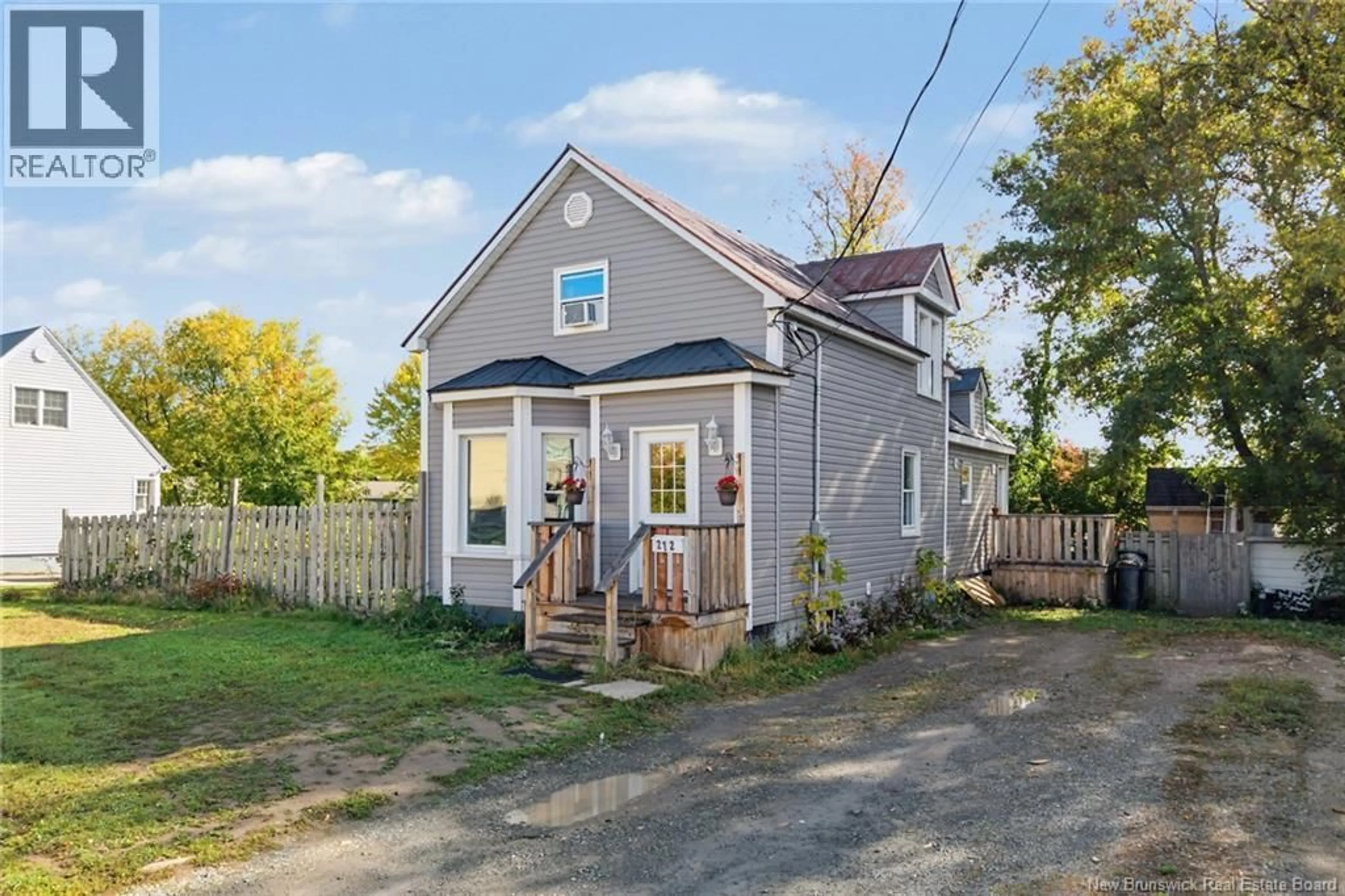 A pic from outside/outdoor area/front of a property/back of a property/a pic from drone, street for 272 HUGHES STREET, Devon New Brunswick E3A2W3