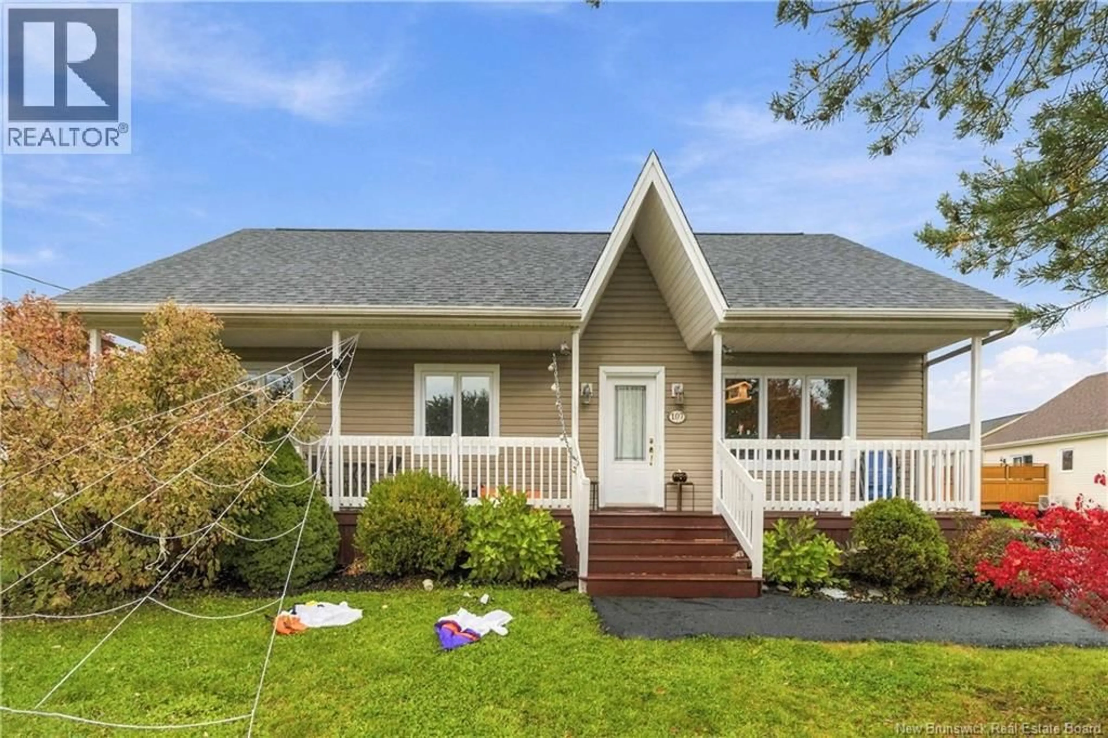 Home with vinyl exterior material, unknown for 107 RUE CYRIL, Dieppe New Brunswick E1A8R7
