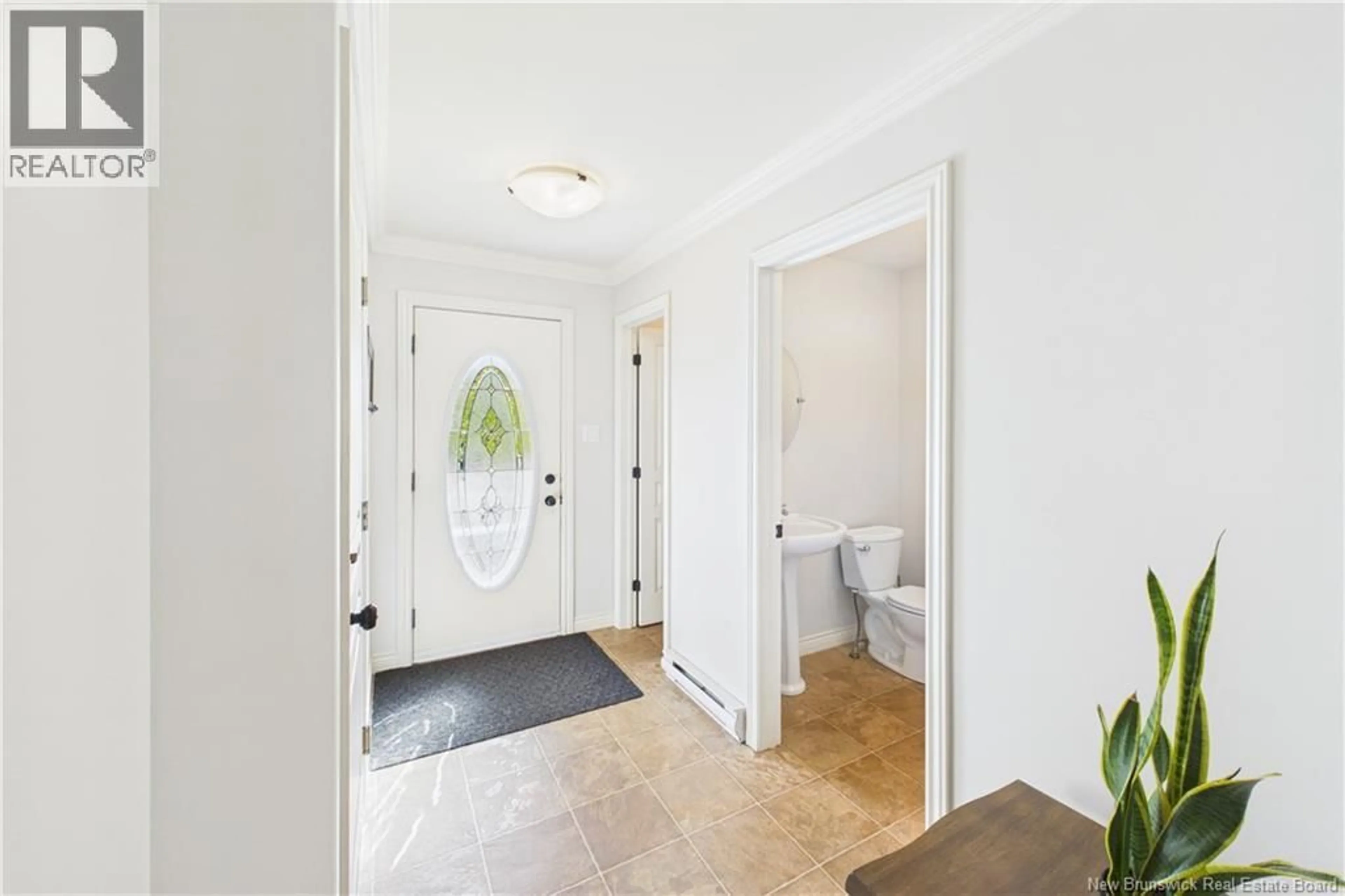 Indoor entryway for 242 DAMIEN, Dieppe New Brunswick E1A0H3