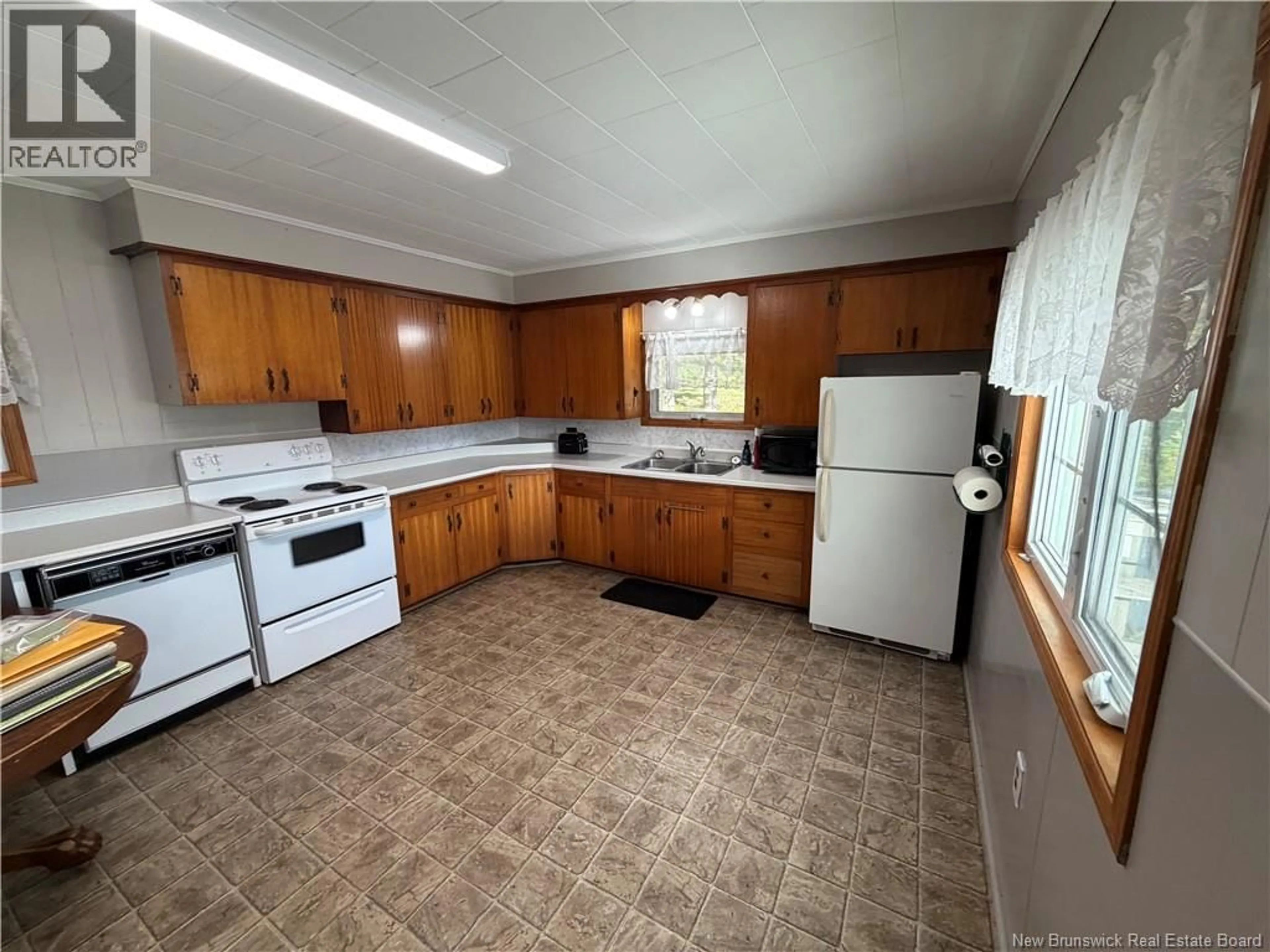 Standard kitchen, unknown for 10096 ROUTE 105, Beechwood New Brunswick E7J2A4