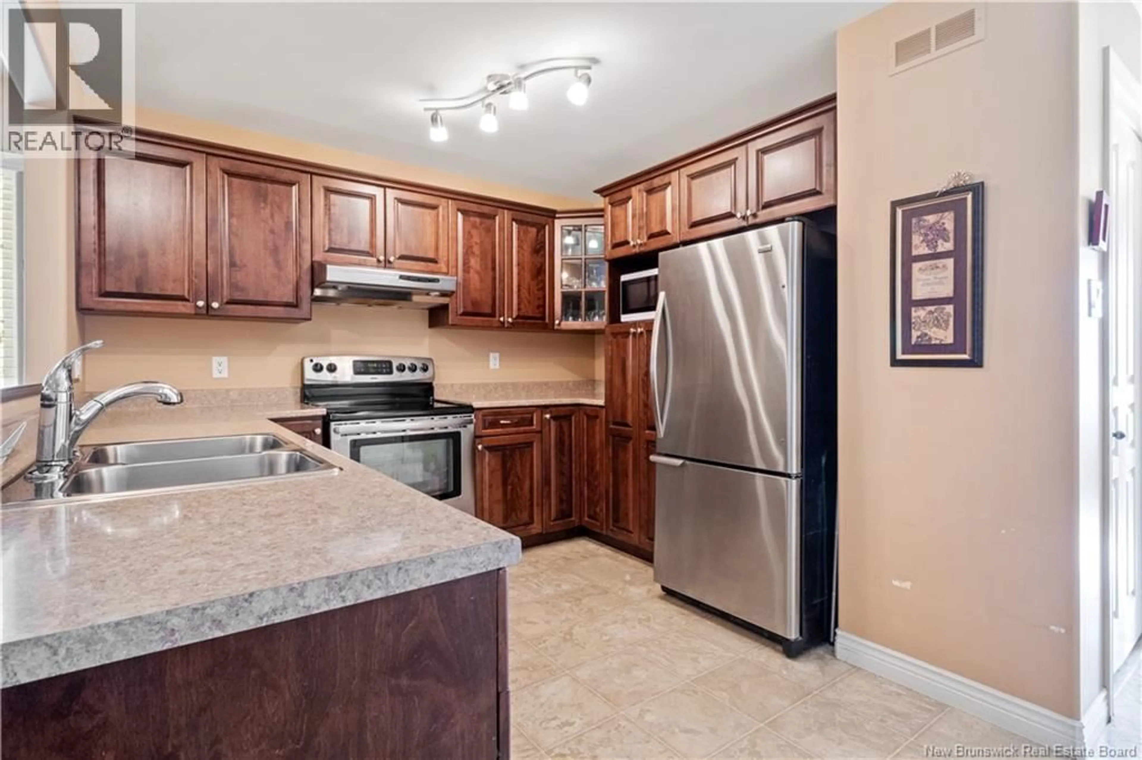 Standard kitchen, ceramic/tile floor for 106 - 258 DAMIEN, Dieppe New Brunswick E1A0H3