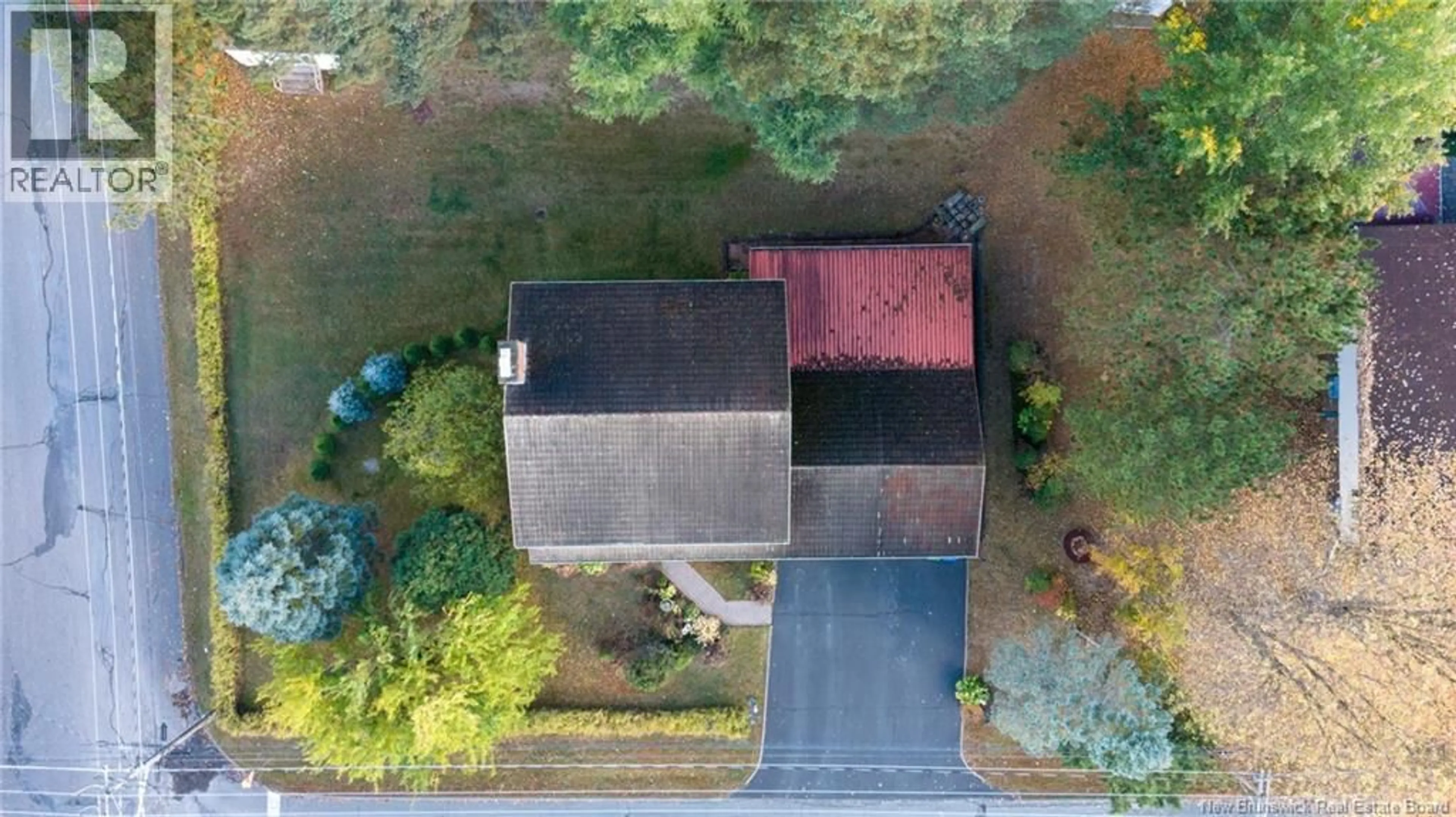A pic from outside/outdoor area/front of a property/back of a property/a pic from drone, building for 211 BELLEVUE STREET, Edmundston New Brunswick E3V2E4
