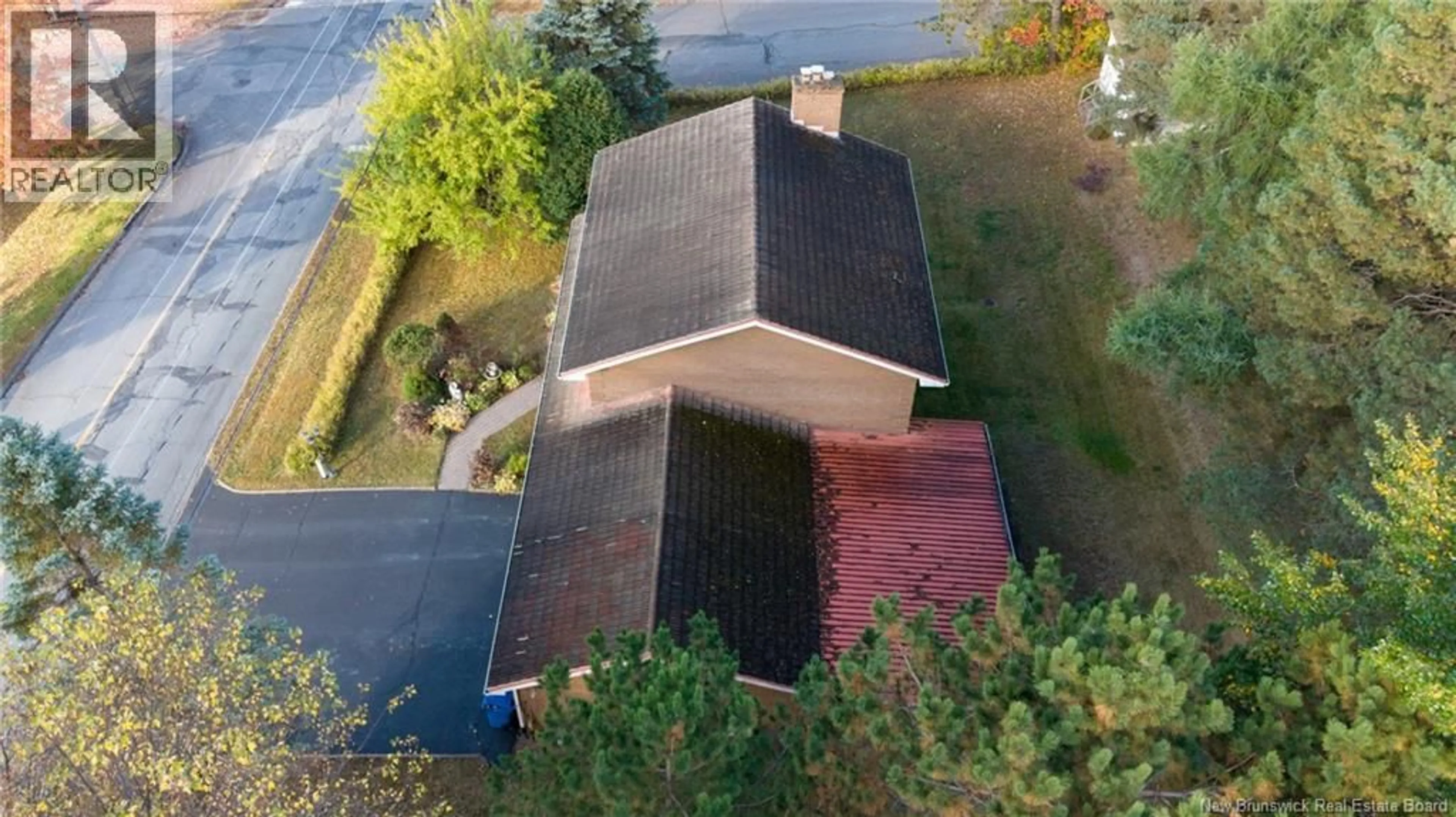 A pic from outside/outdoor area/front of a property/back of a property/a pic from drone, building for 211 BELLEVUE STREET, Edmundston New Brunswick E3V2E4