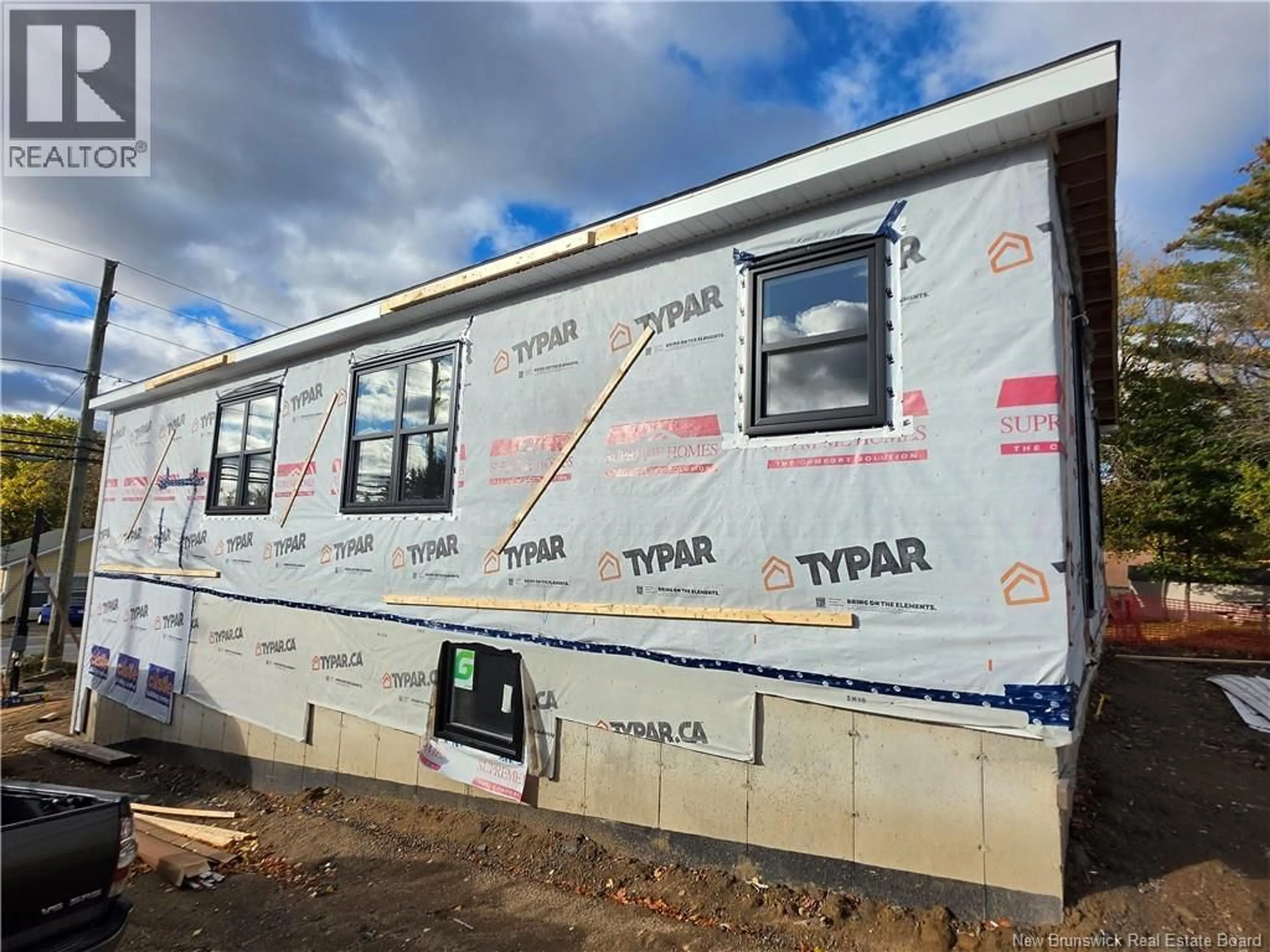 Home with vinyl exterior material, building for 497 GIBSON STREET, Fredericton New Brunswick E3A4E8