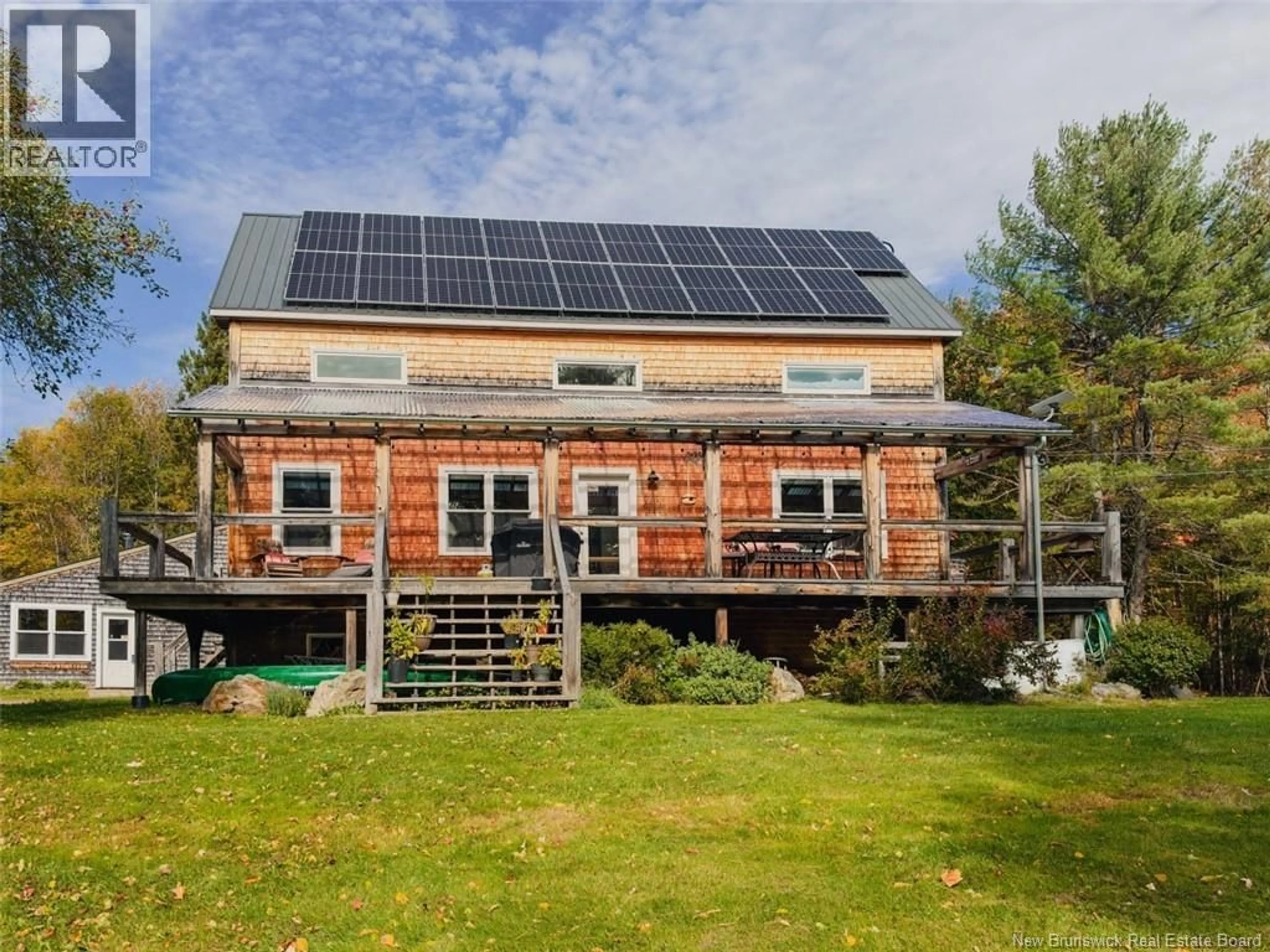 A pic from outside/outdoor area/front of a property/back of a property/a pic from drone, building for 1980 ROUTE 105, Southampton New Brunswick E6G1M8