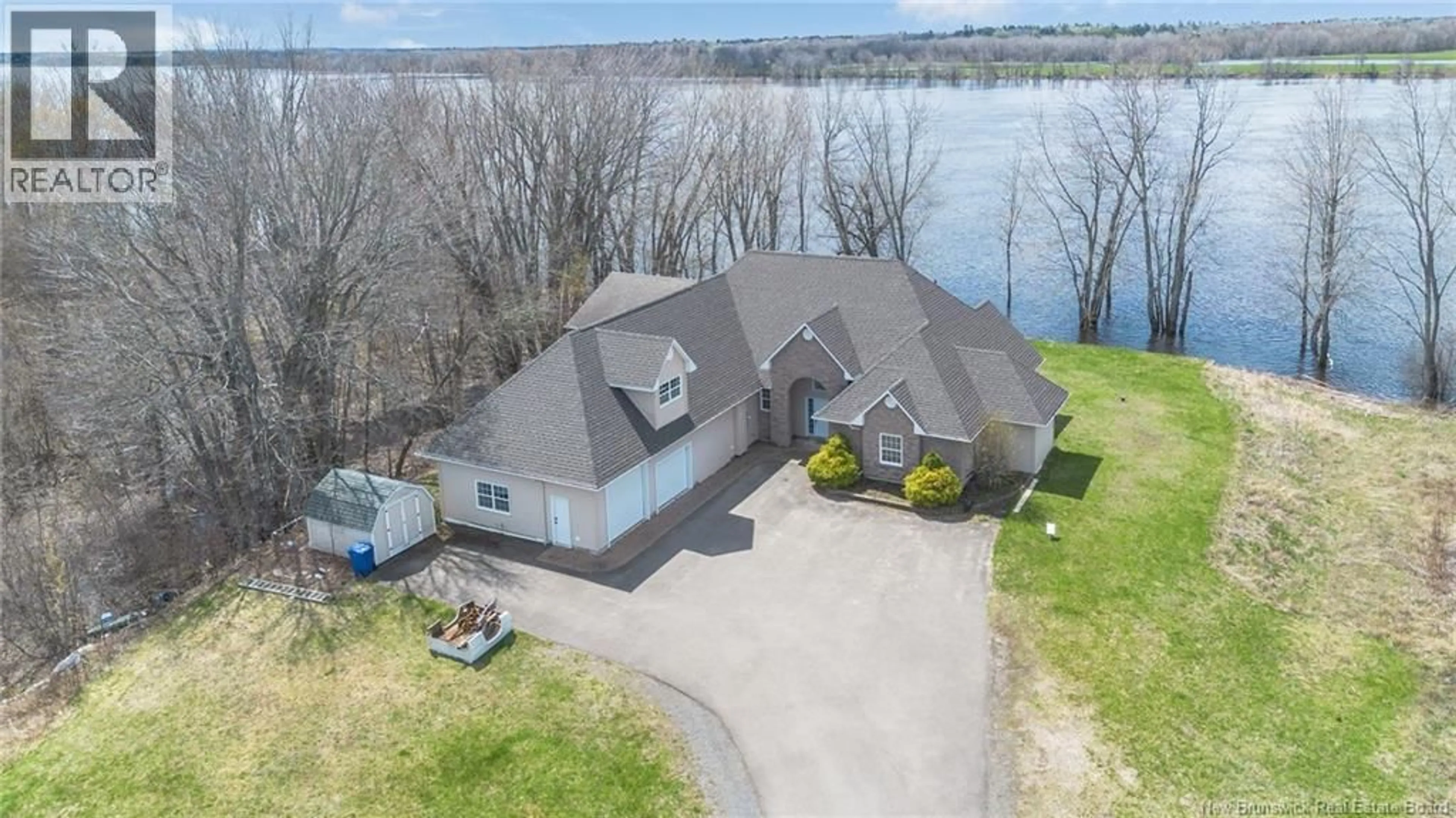A pic from outside/outdoor area/front of a property/back of a property/a pic from drone, water/lake/river/ocean view for 354 ROUTE 105, Maugerville New Brunswick E3A8N6