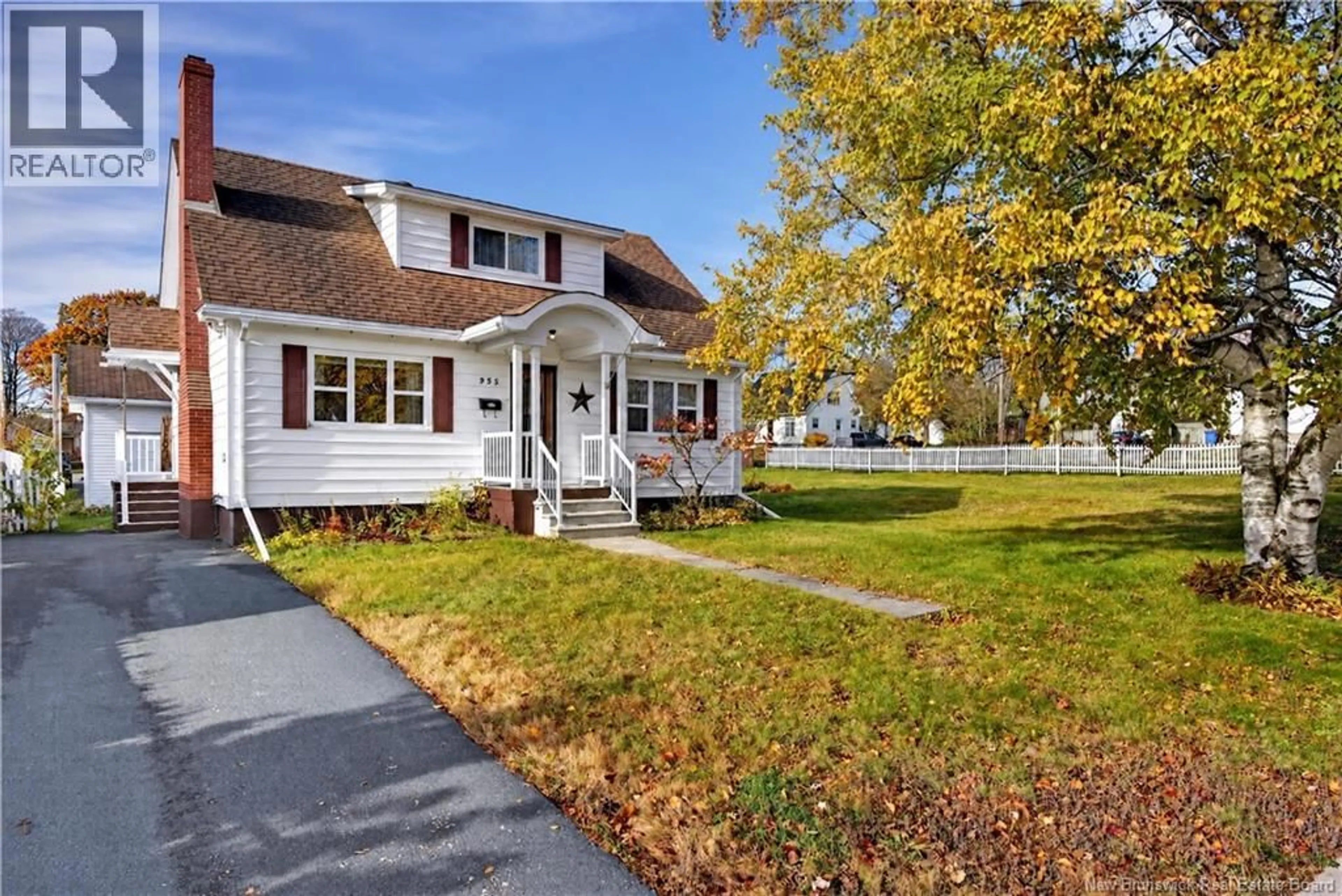 Home with vinyl exterior material, street for 355 JANE STREET, Miramichi New Brunswick E1V2T8