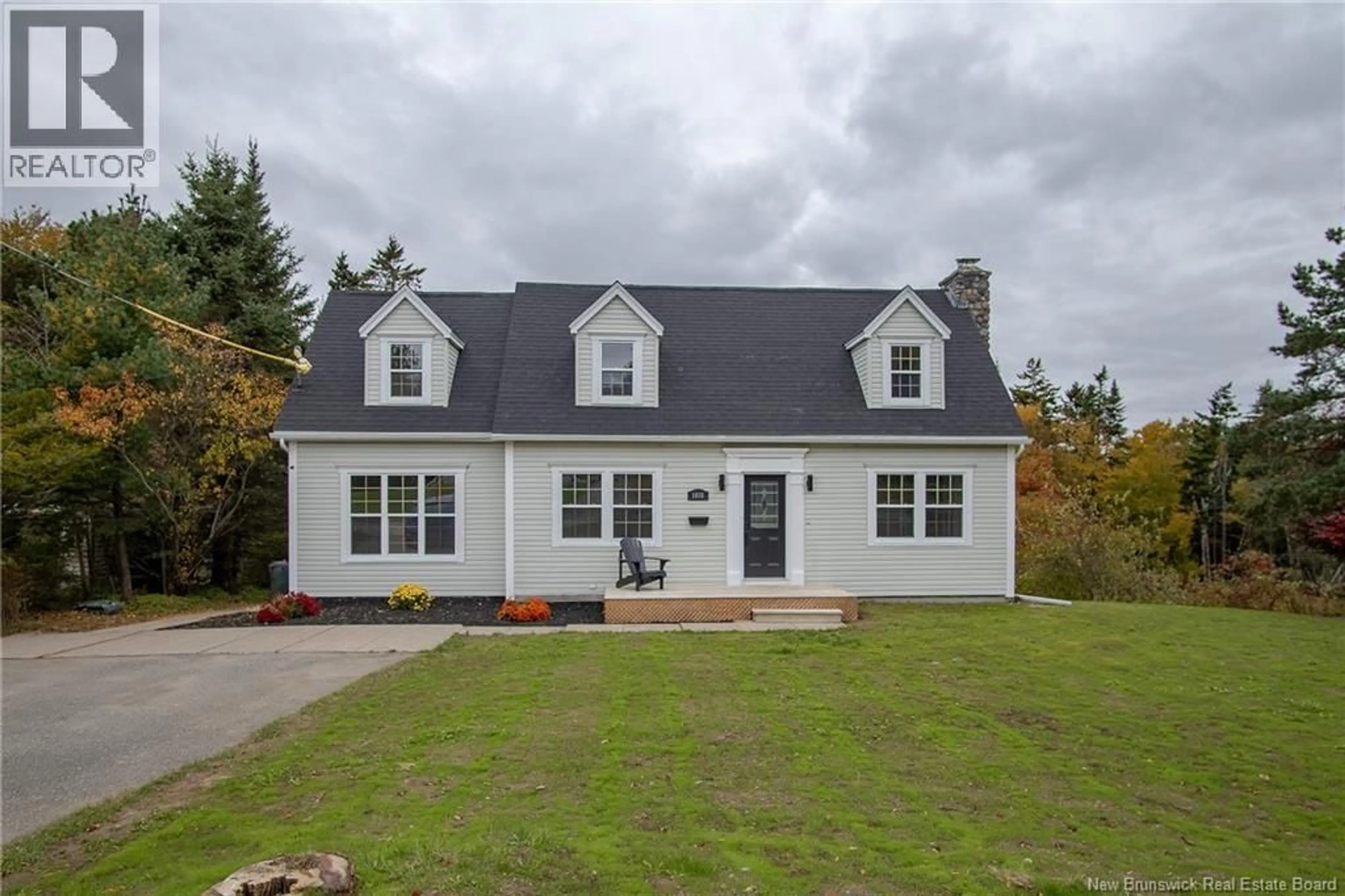 Home with vinyl exterior material, unknown for 1018 DEVER ROAD, Saint John New Brunswick E2M4J3
