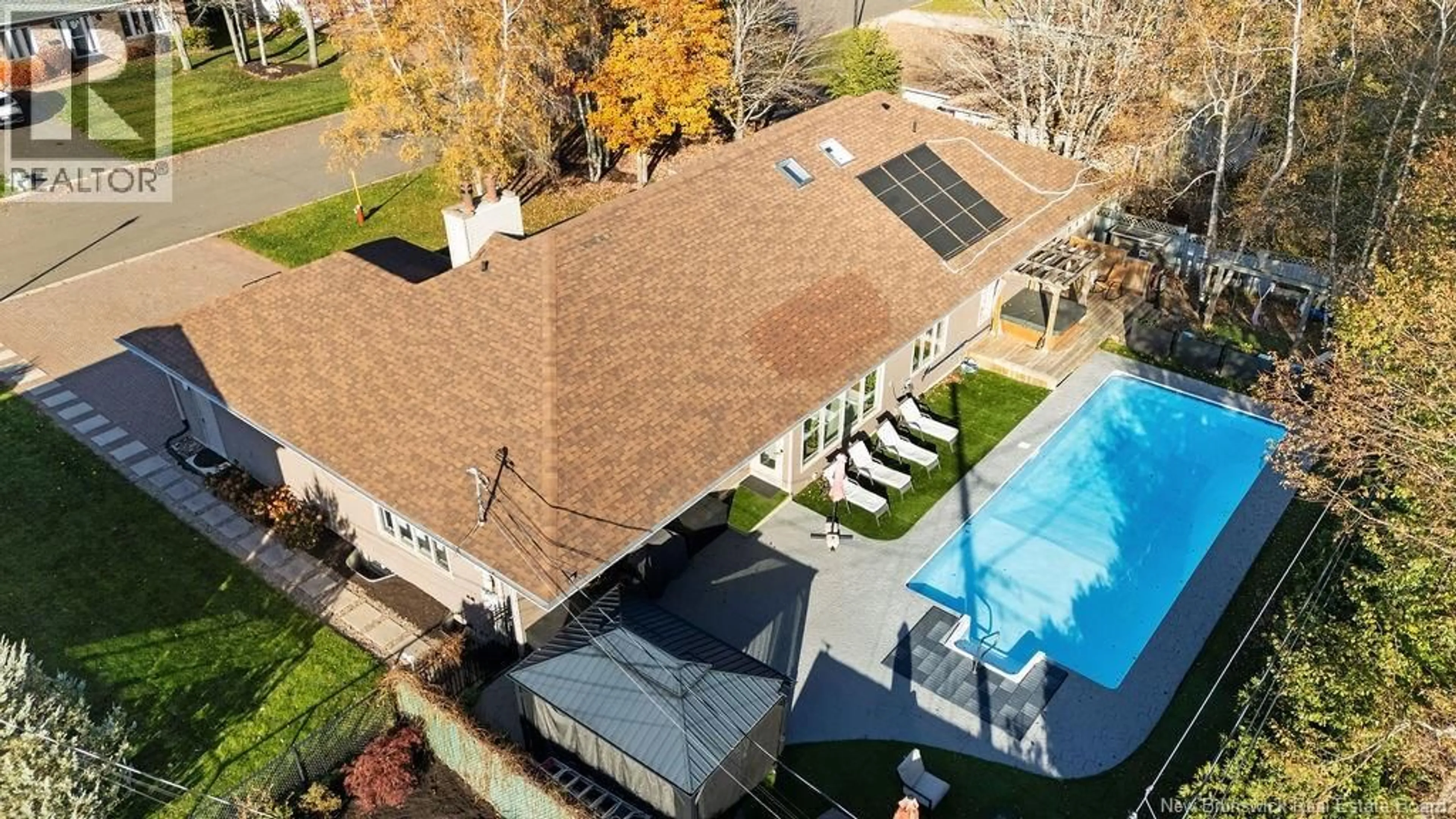 A pic from outside/outdoor area/front of a property/back of a property/a pic from drone, unknown for 18 COUNTRYCLUB, Riverview New Brunswick E1B4P8