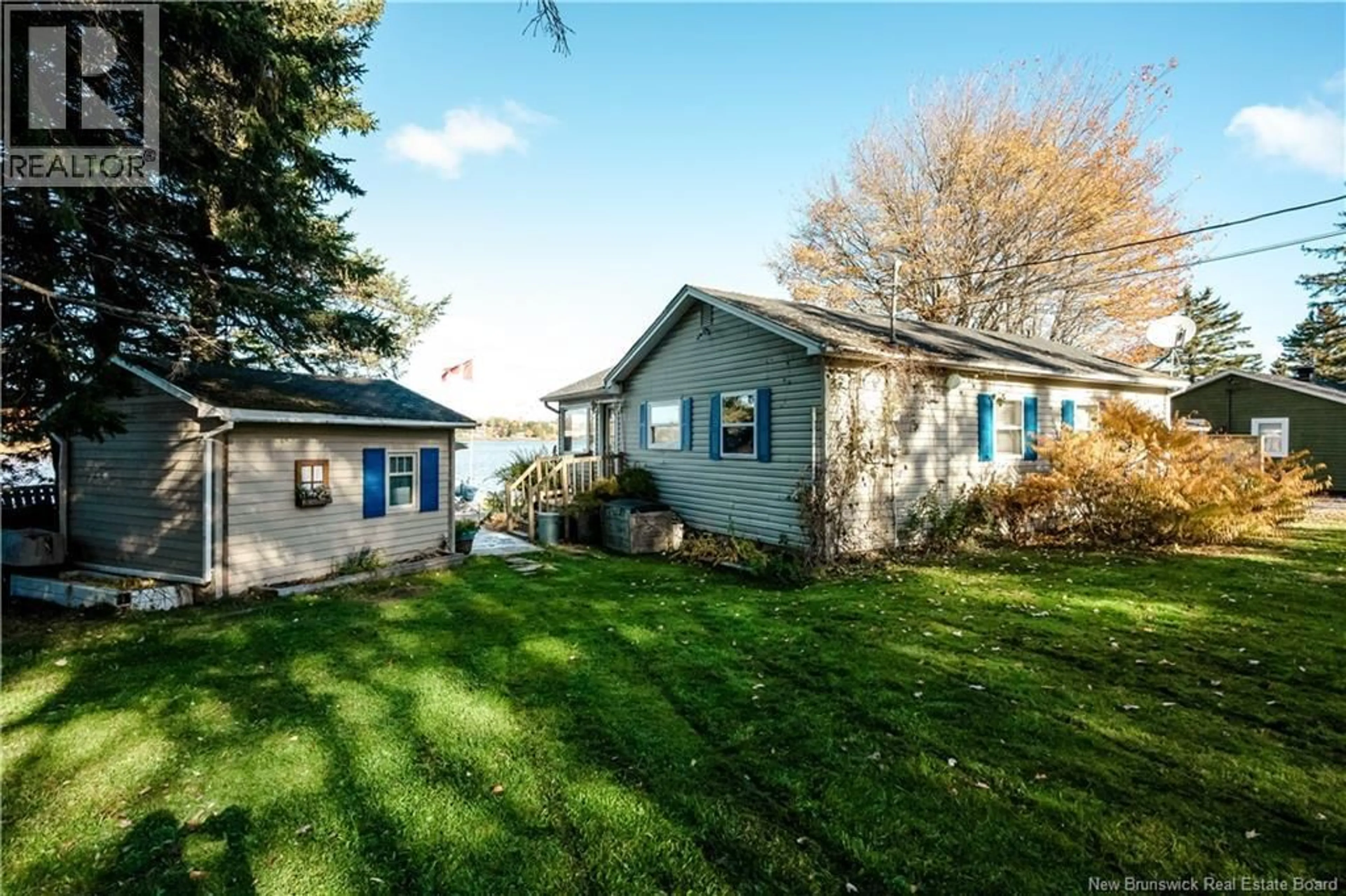 Home with vinyl exterior material, water/lake/river/ocean view for 40 AU BORD DE L'EAU ROAD, Notre-Dame New Brunswick E4V1S8
