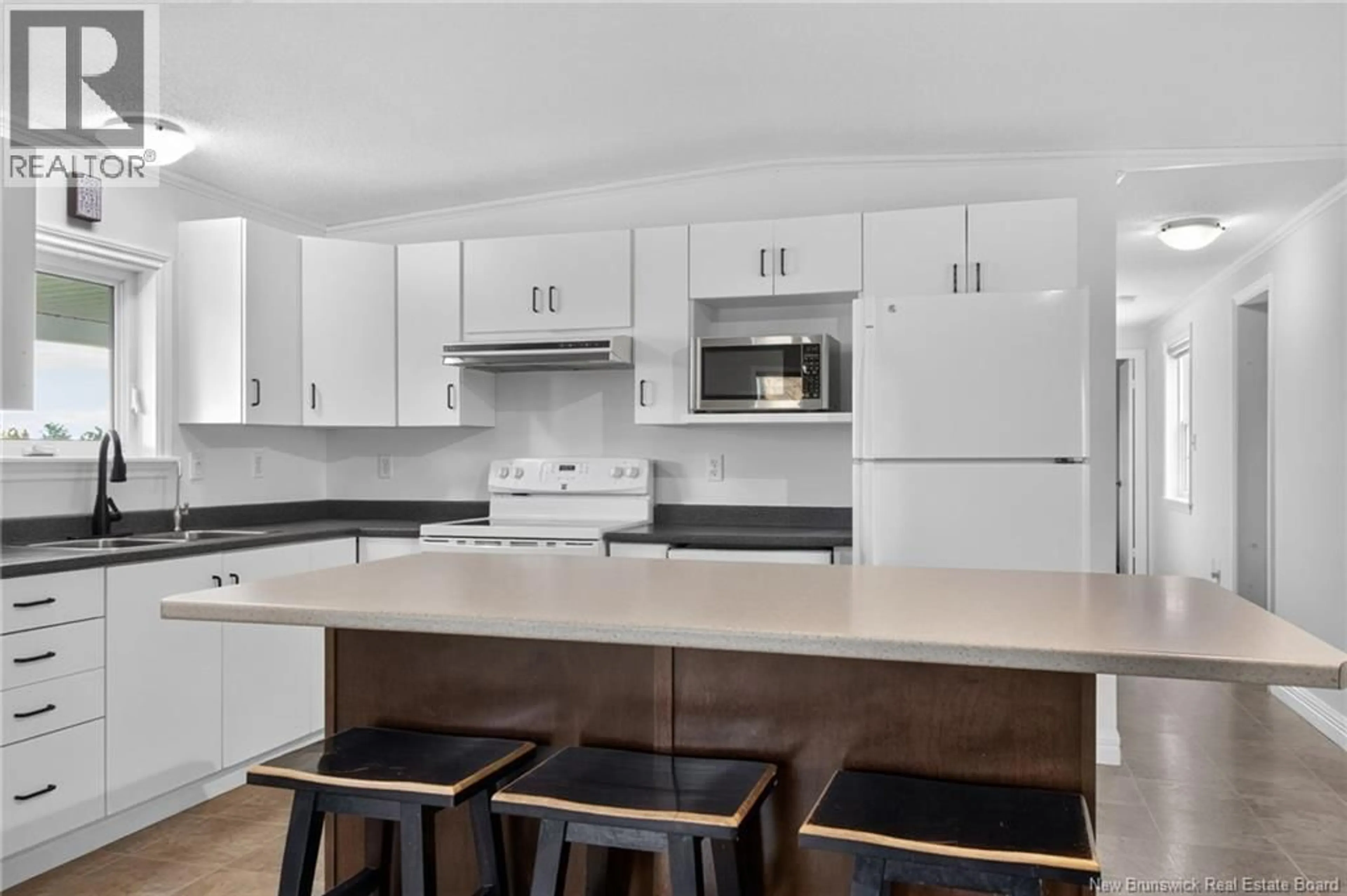 Standard kitchen, ceramic/tile floor for 72 POINTE DIONNE, Bouctouche New Brunswick E4S3Y6