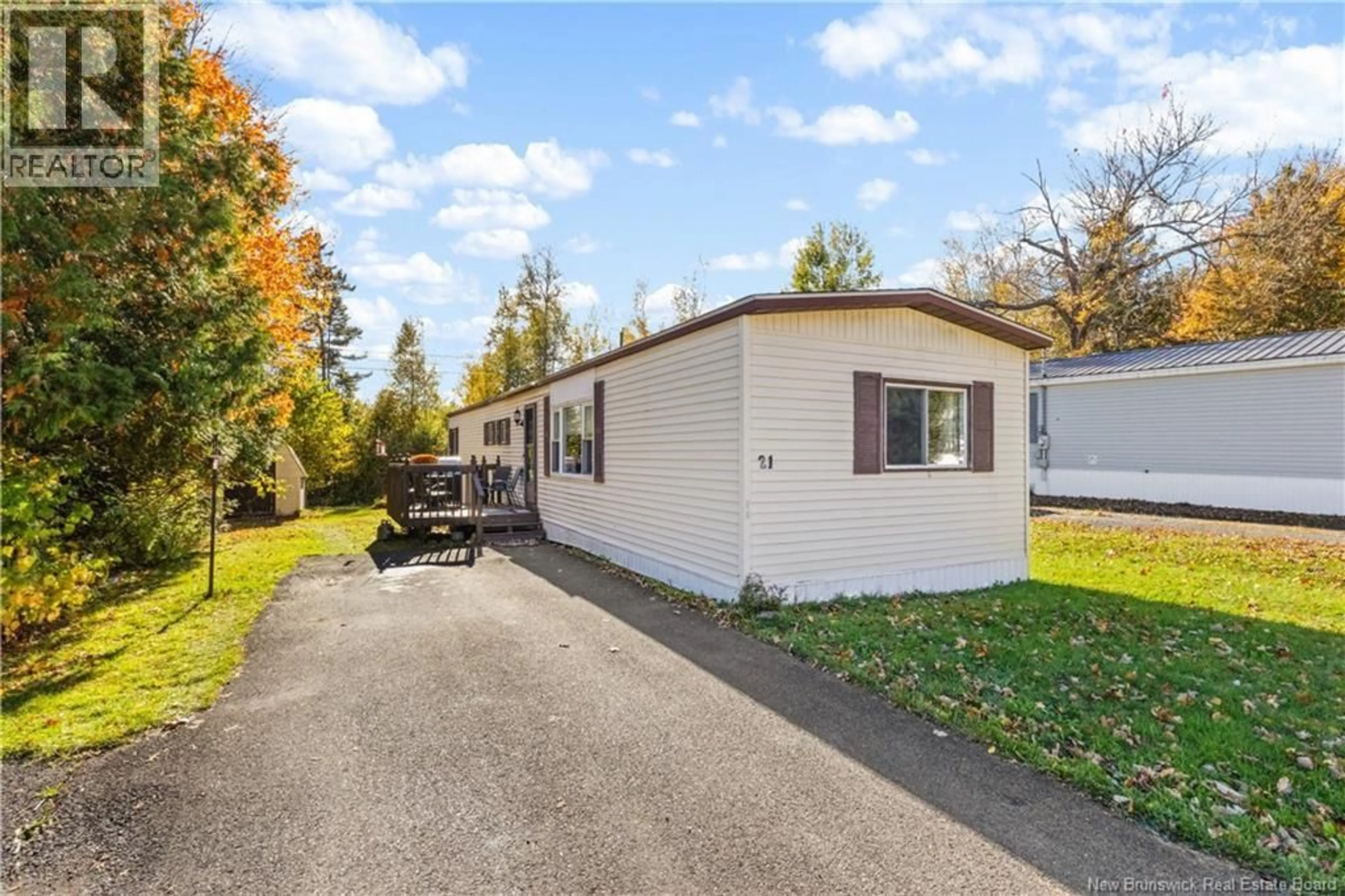 Home with vinyl exterior material, street for 21 HILL STREET, Lincoln New Brunswick E3B6W2