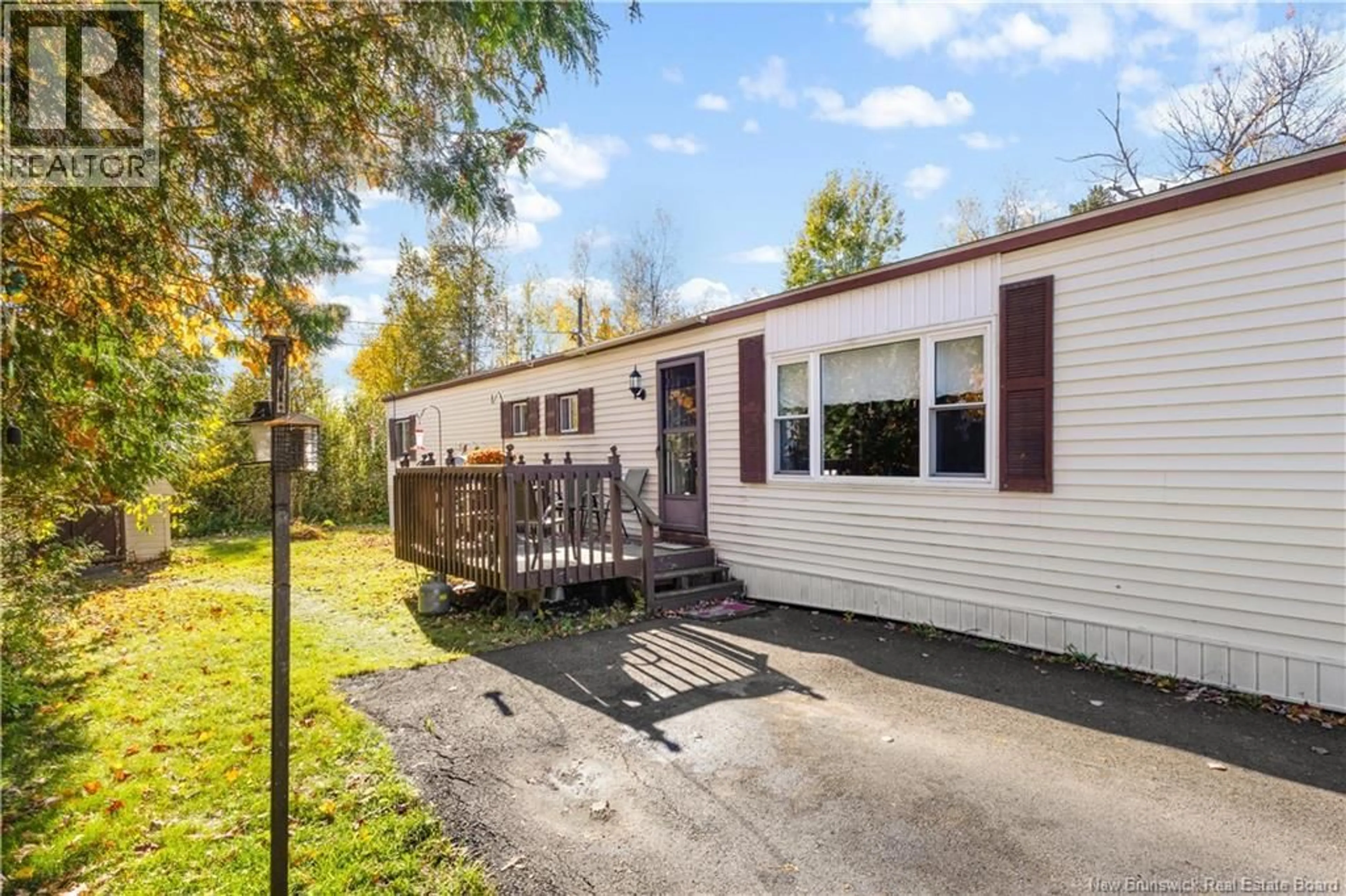 Home with vinyl exterior material, street for 21 HILL STREET, Lincoln New Brunswick E3B6W2