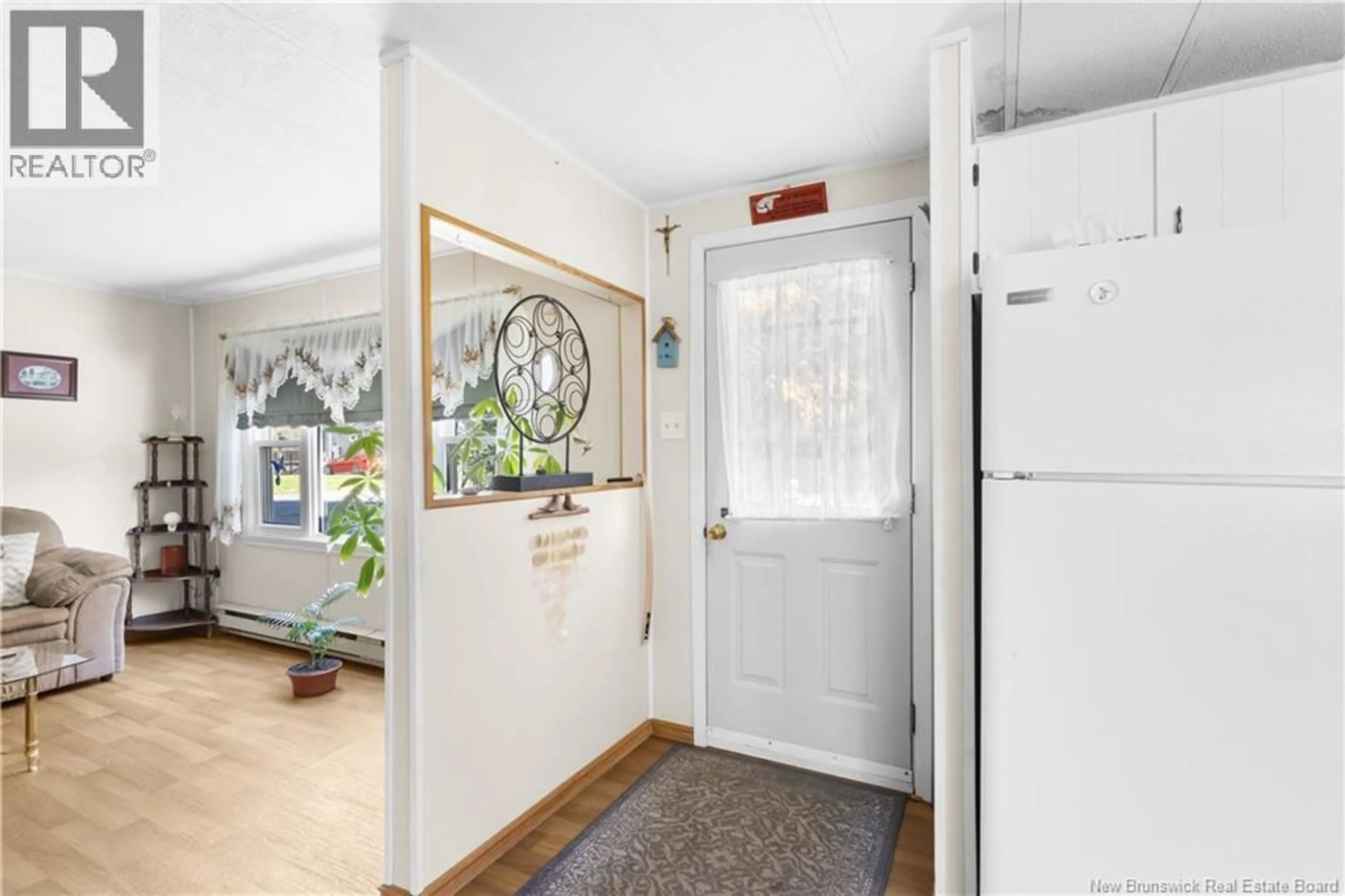 Indoor entryway for 21 HILL STREET, Lincoln New Brunswick E3B6W2