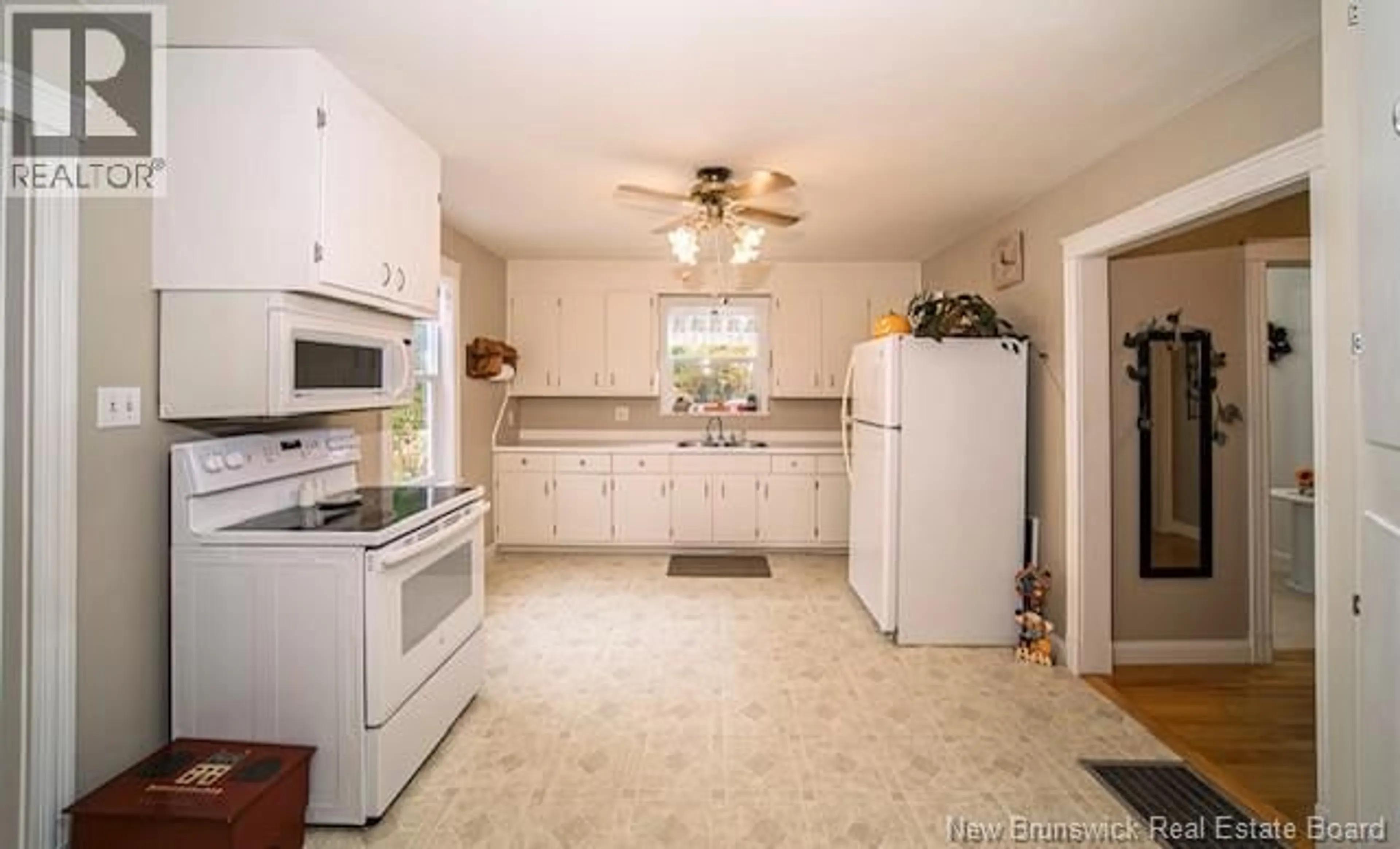 Standard kitchen, ceramic/tile floor for 141 CLAREMONT DRIVE, Fredericton New Brunswick E3A1E7