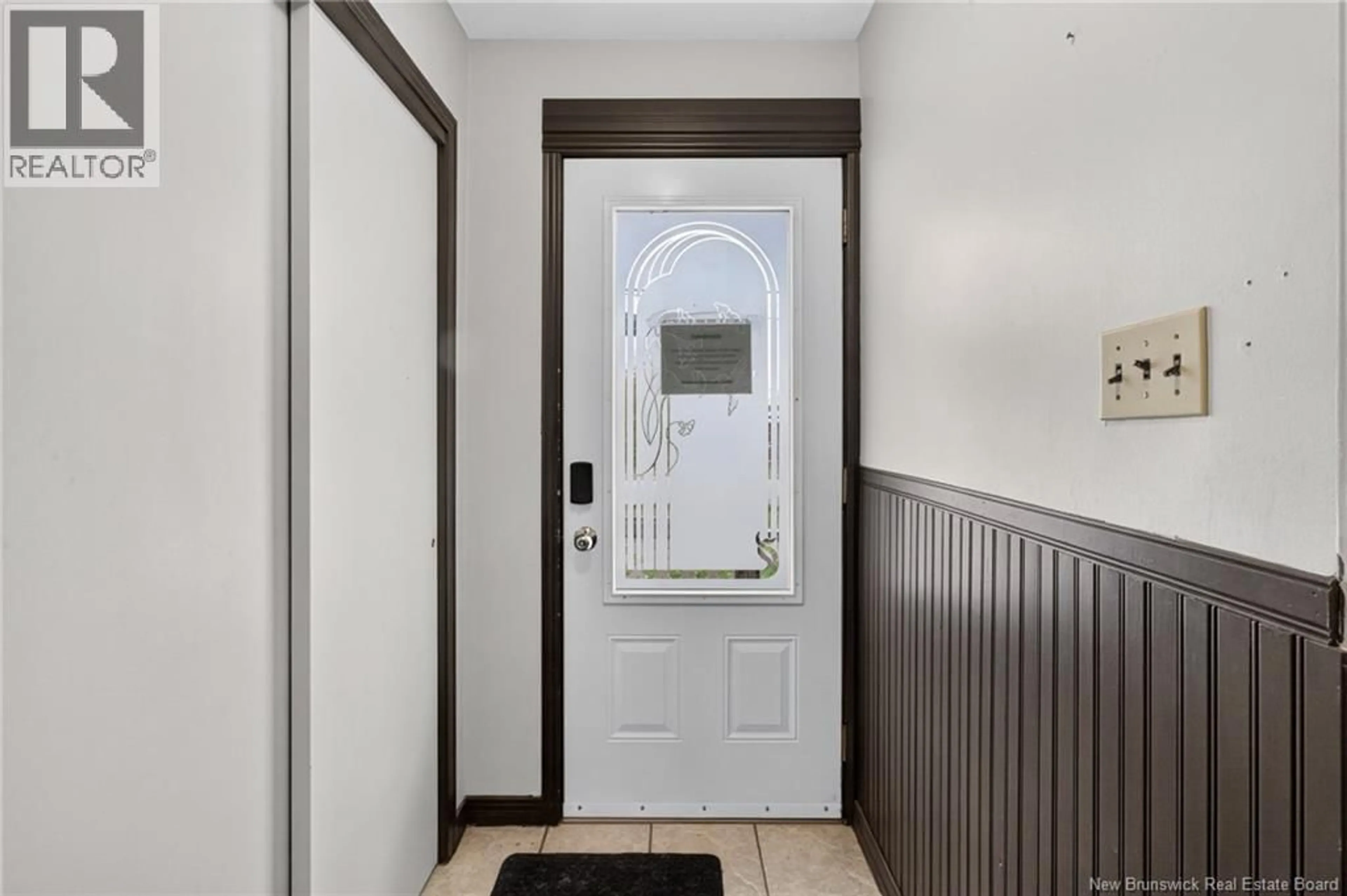Indoor entryway for 52 BOYD STREET, Salisbury New Brunswick E4J2A4