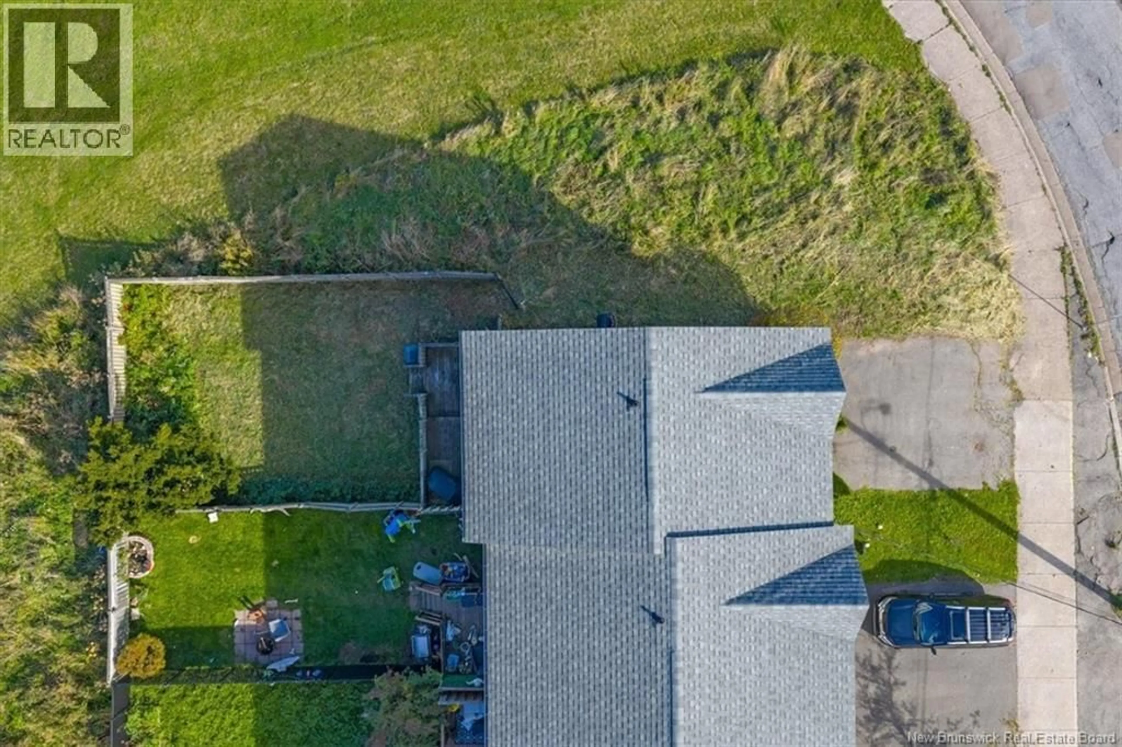 A pic from outside/outdoor area/front of a property/back of a property/a pic from drone, building for 193 KING ST, Saint John New Brunswick E2M1S7