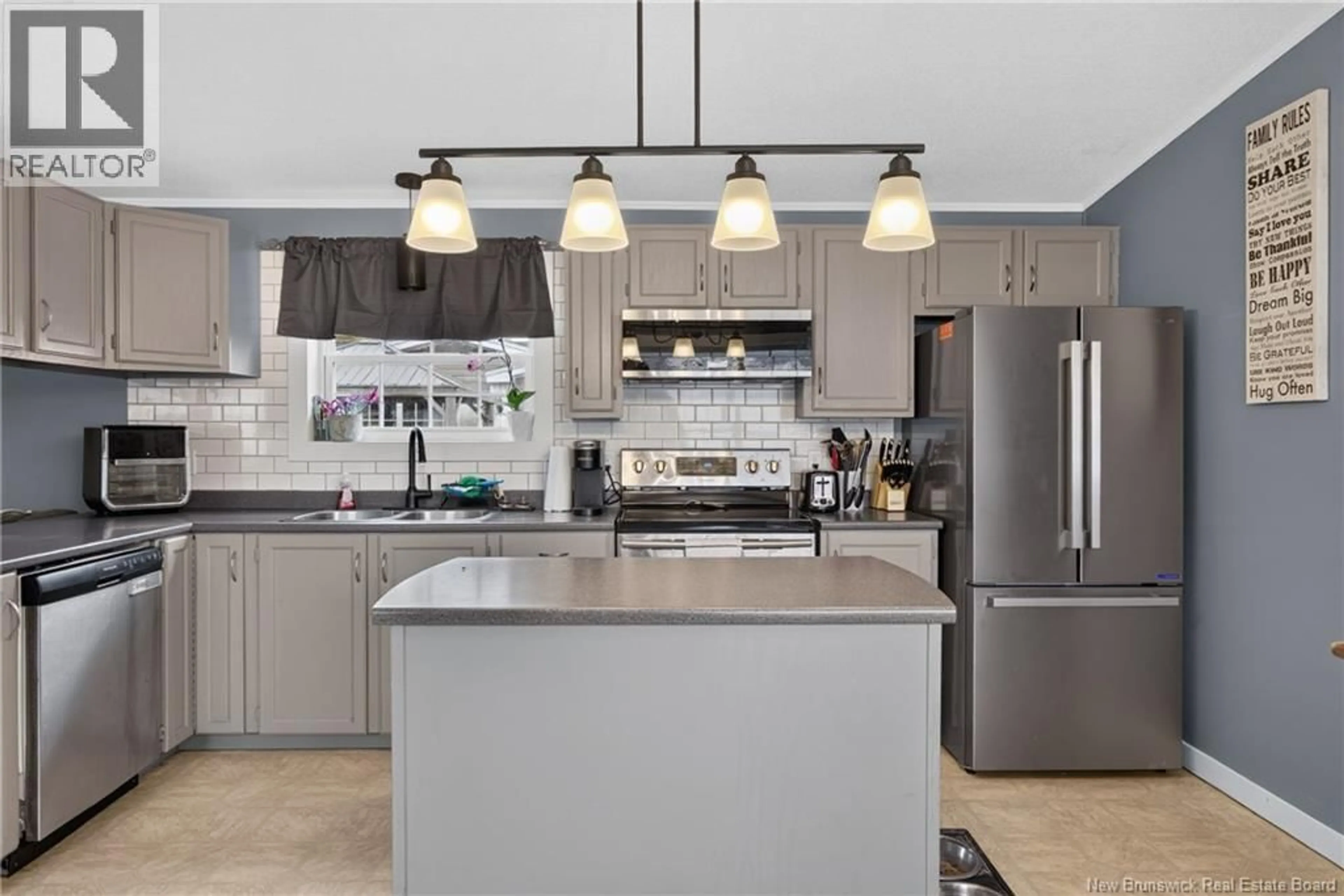 Contemporary kitchen, unknown for 63 GLENMAR DRIVE, Nashwaaksis New Brunswick E3G0H9