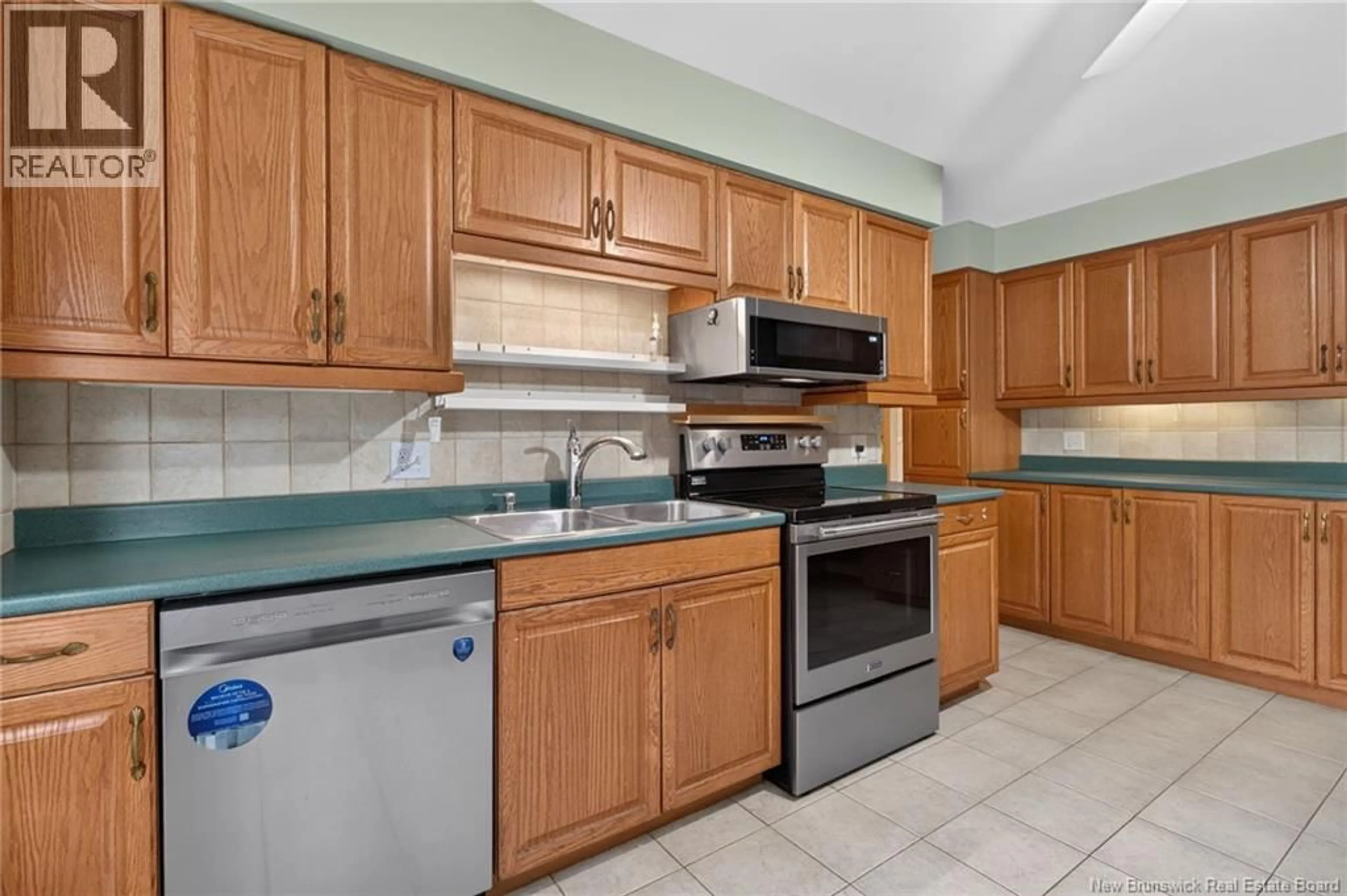 Standard kitchen, ceramic/tile floor for 3 GRINDSTONE DRIVE, Riverview New Brunswick E1B3Y6